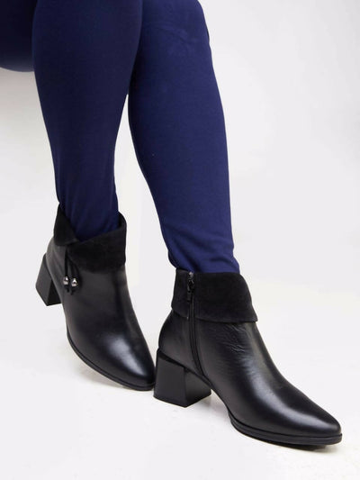 Skarpa Shoes Short Boots - Black - Shopzetu