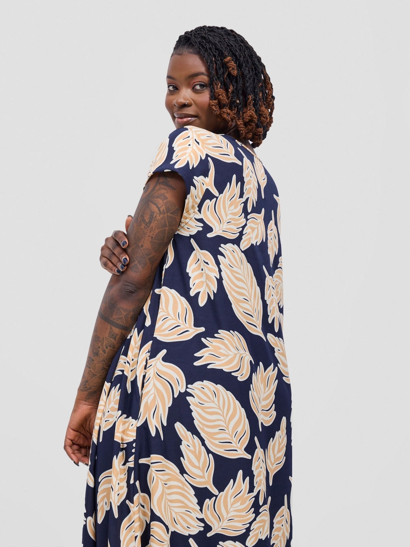 Sakari Cap Sleeve Maxi Dress - Dark Navy / Peach Print - Shopzetu