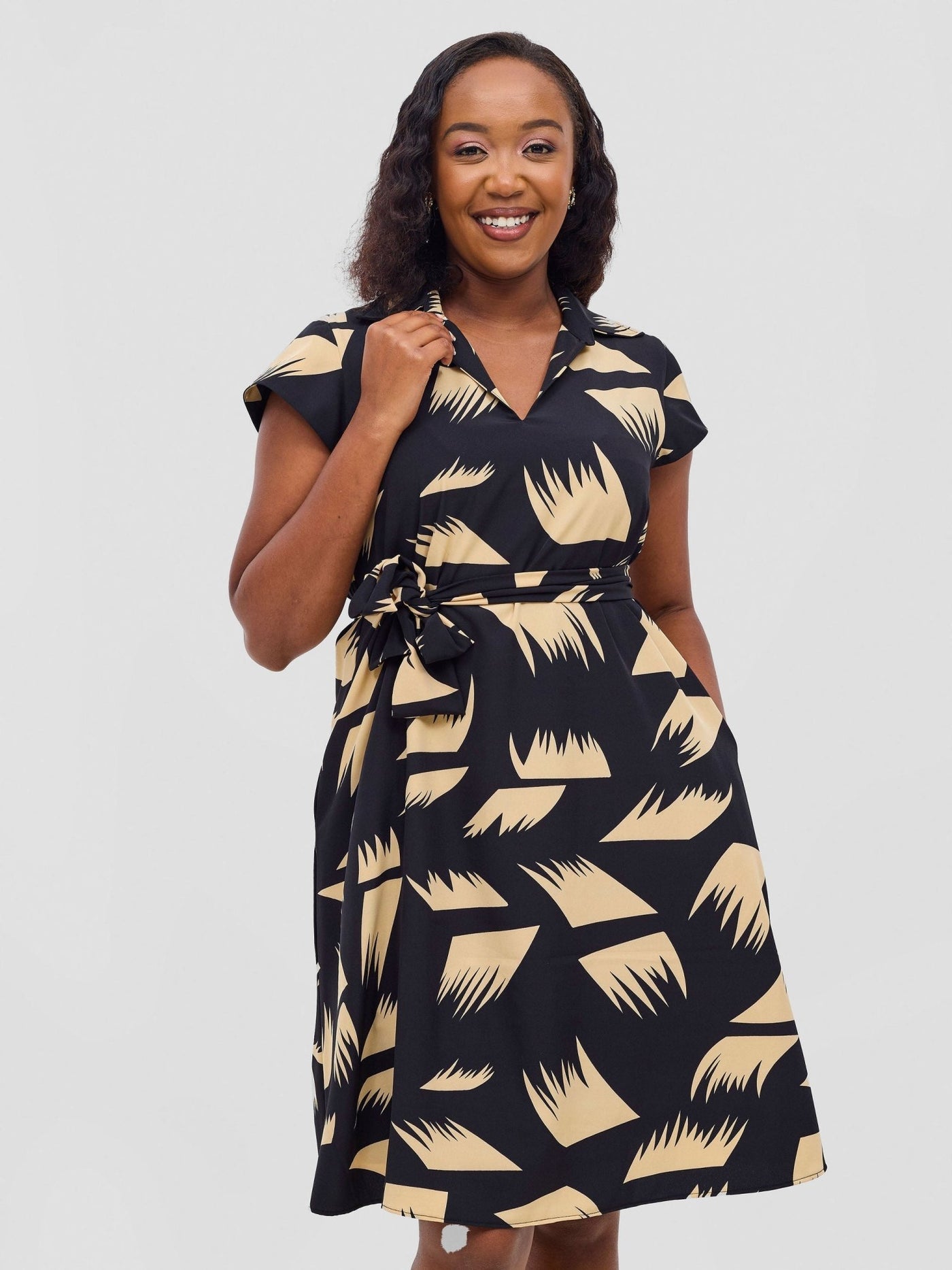 Vivo Zuri Cap Sleeve Knee Length Dress - Black / Beige Print - Shopzetu