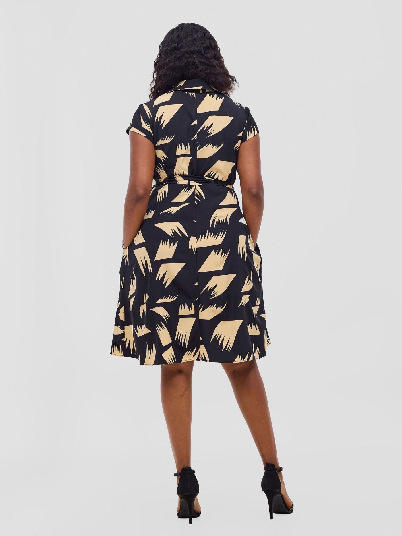 Vivo Zuri Cap Sleeve Knee Length Dress - Black / Beige Print - Shopzetu