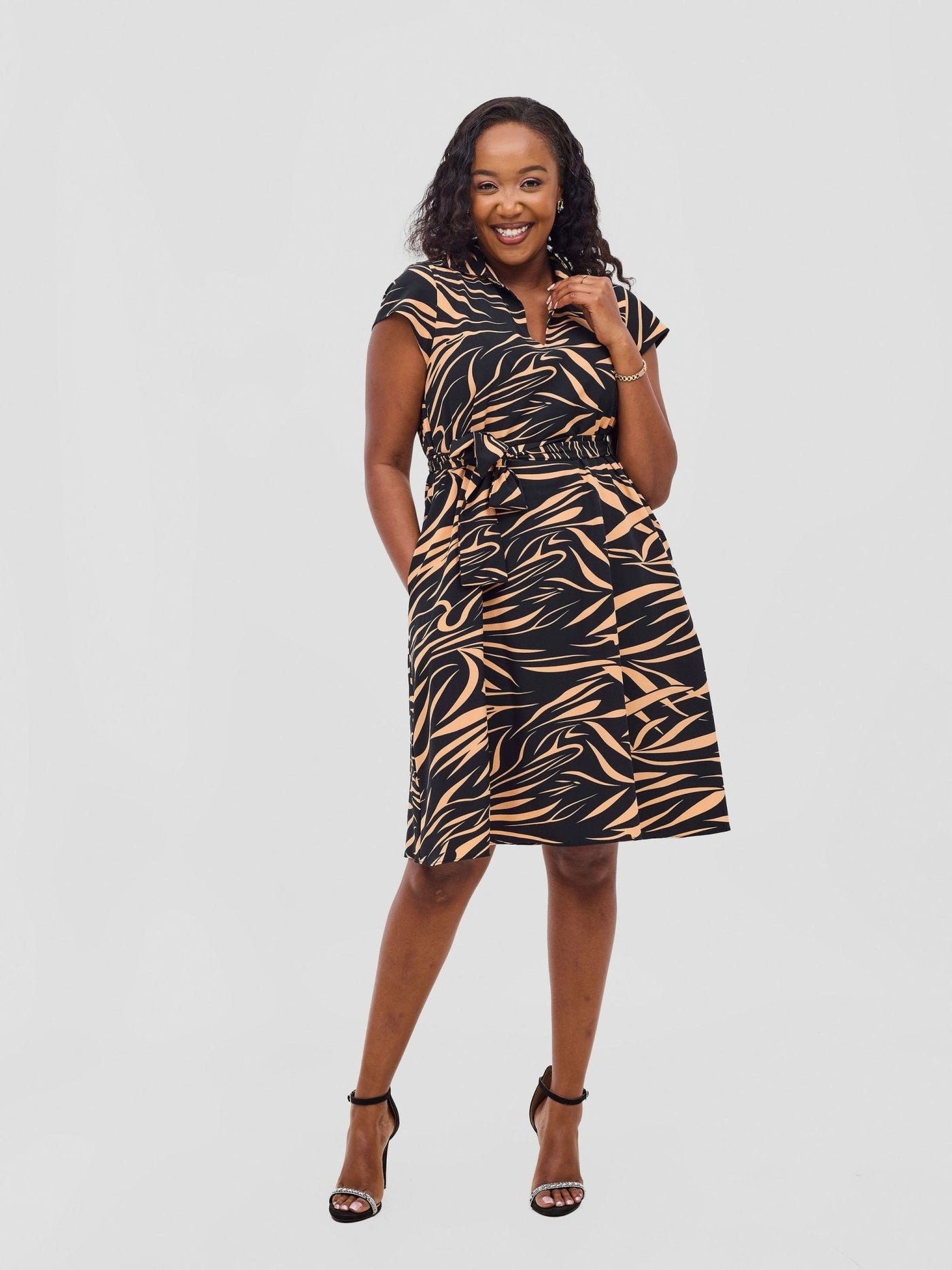 Vivo Zuri Cap Sleeve Knee Length Dress - Black / Orange Print - Shopzetu