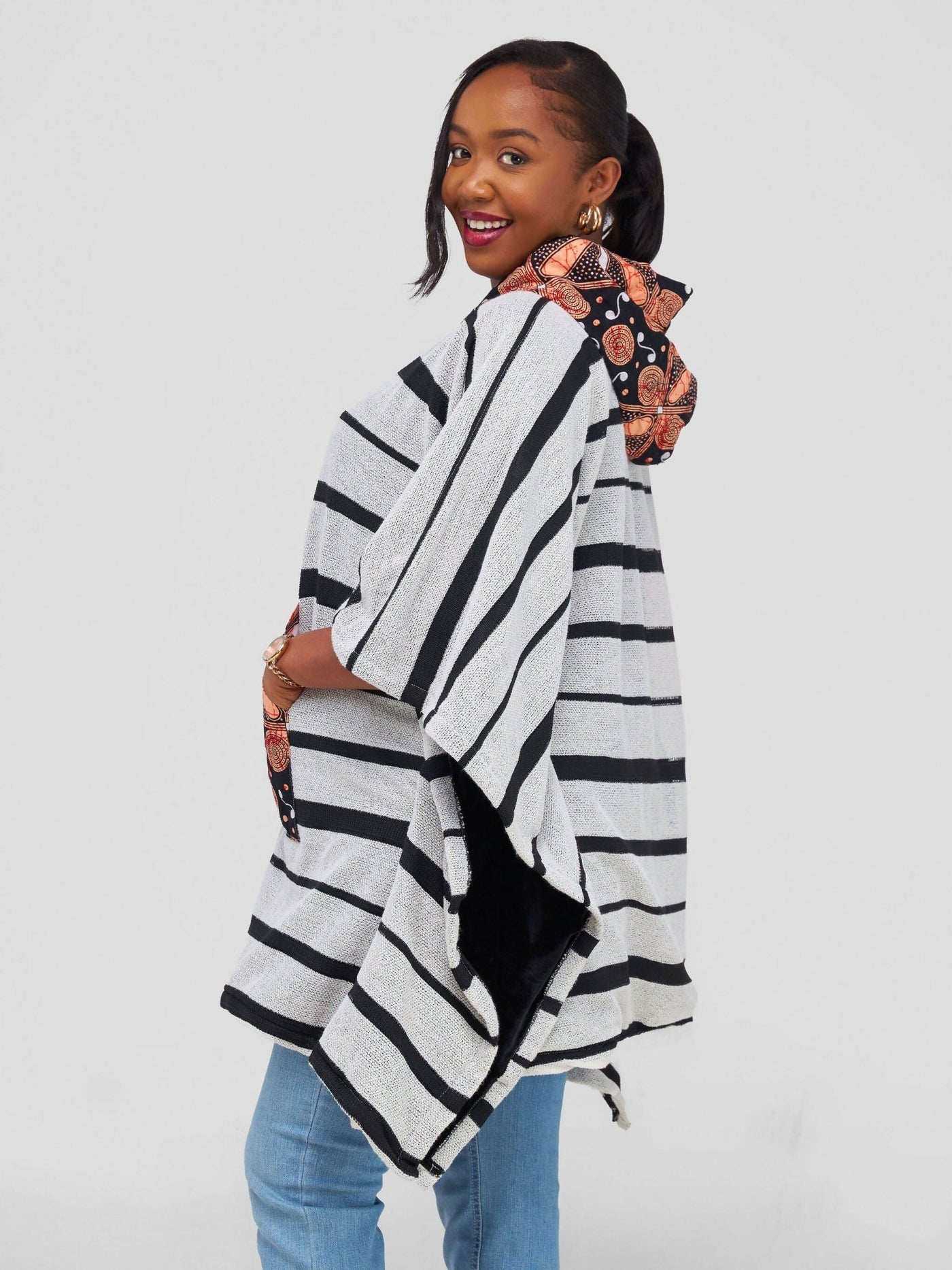 Nefpatra Africa Poncho - White - Shopzetu