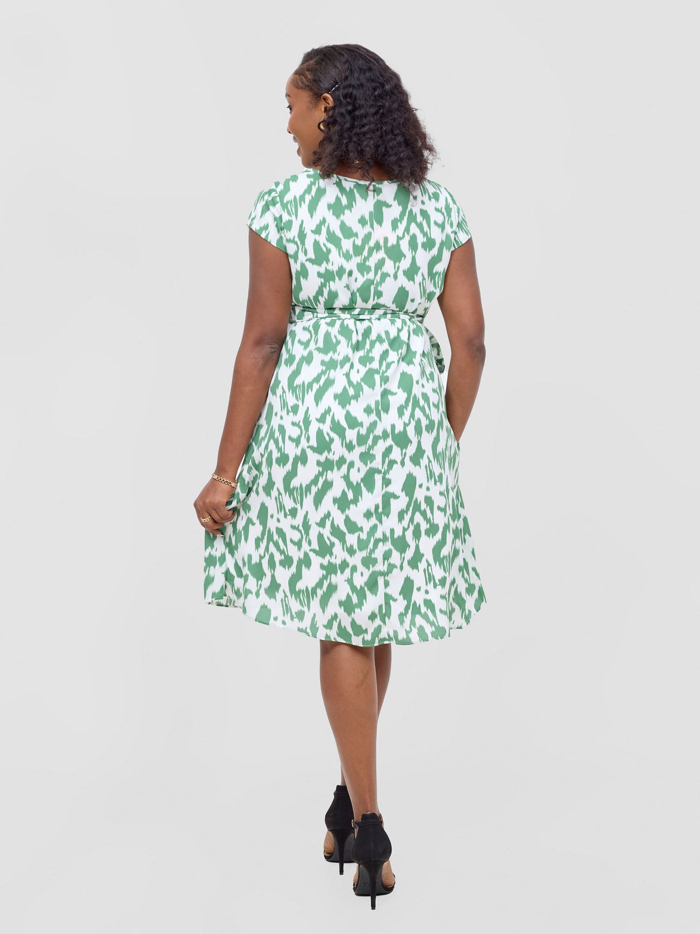 Vivo Basic Cap Sleeve Tent Knee Length Dress - Green / White Oken Print - Shopzetu