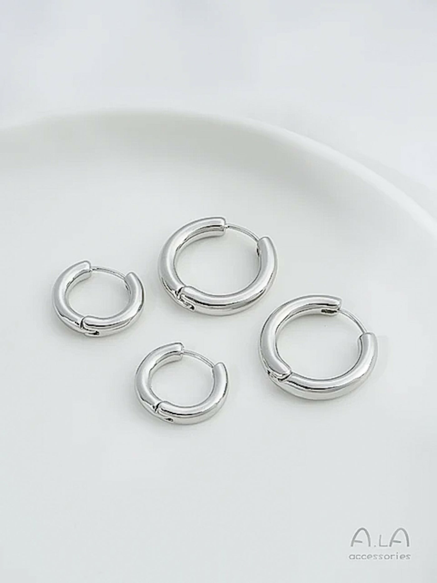 Her Essence Daily Wear Ora Hoops - Silver - Shopzetu