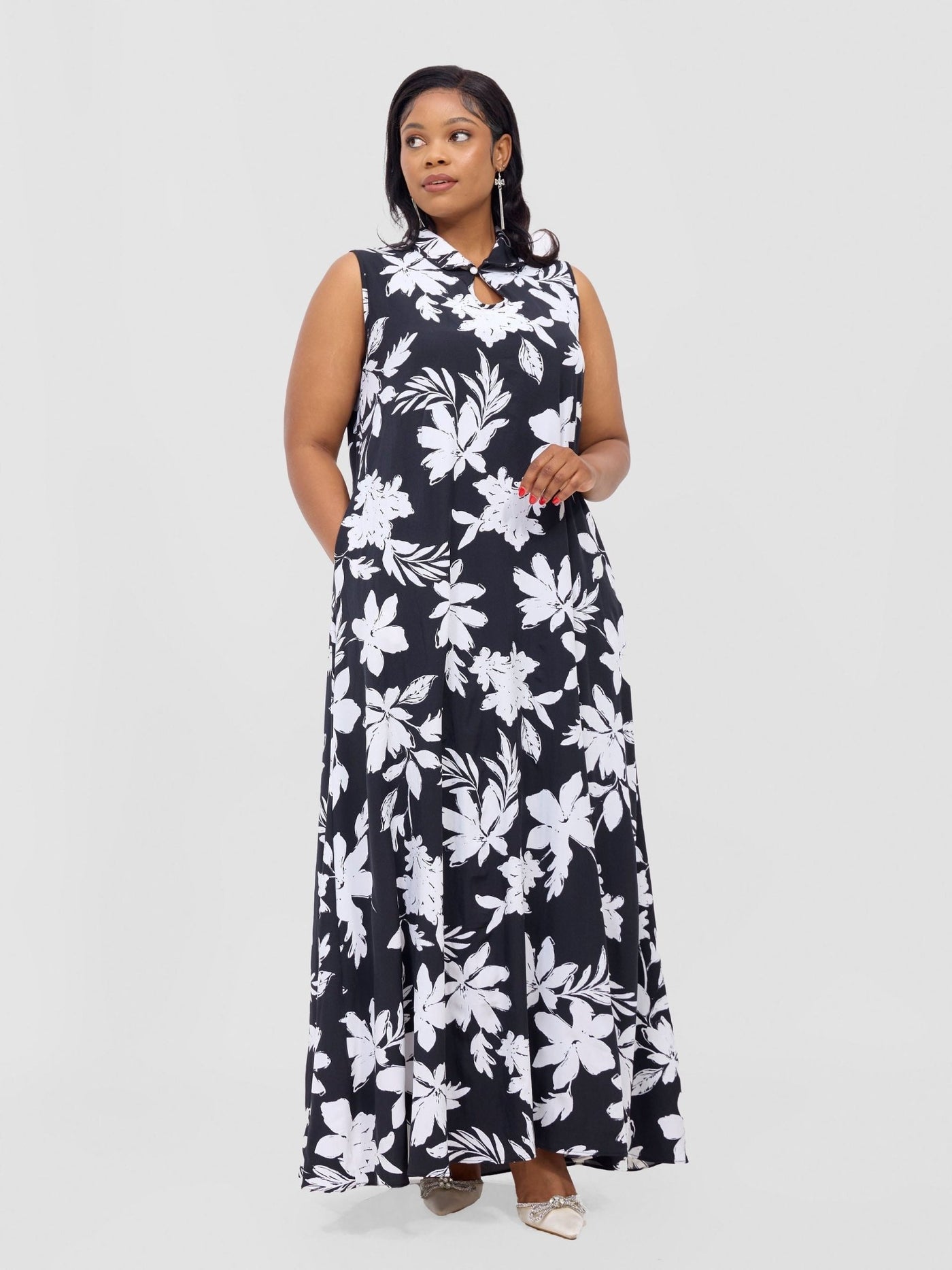 Vivo Asha Sleeveless Maxi Dress - Black Peli Print - Shopzetu