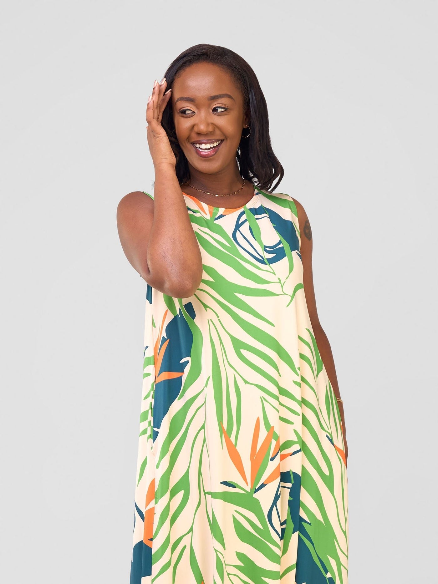 Vivo Lumi Back Pleat Maxi Dress - Green / Orange Deza Print - Shopzetu