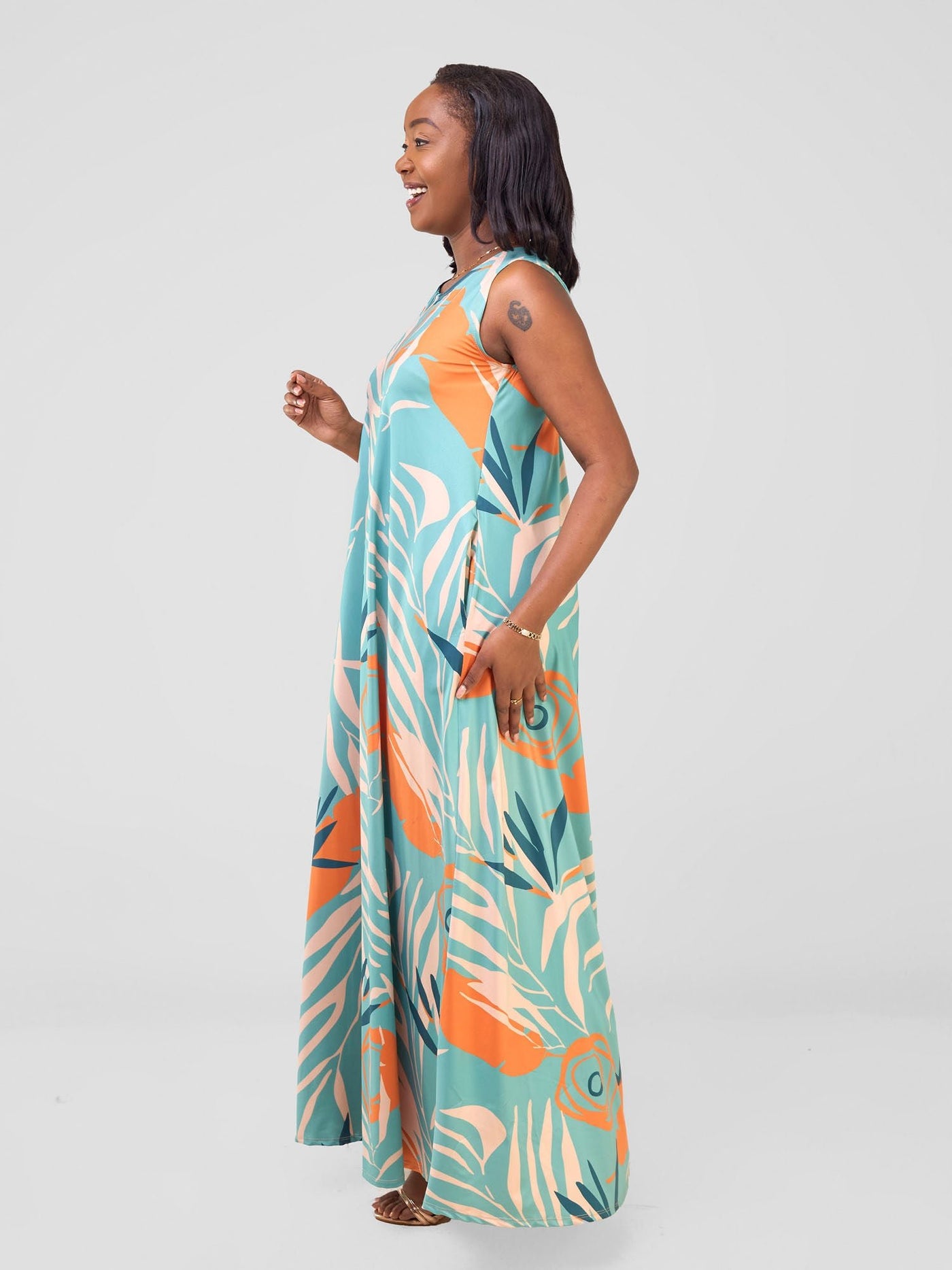 Vivo Lumi Back Pleat Maxi Dress - Orange / Teal Deza Print - Shopzetu