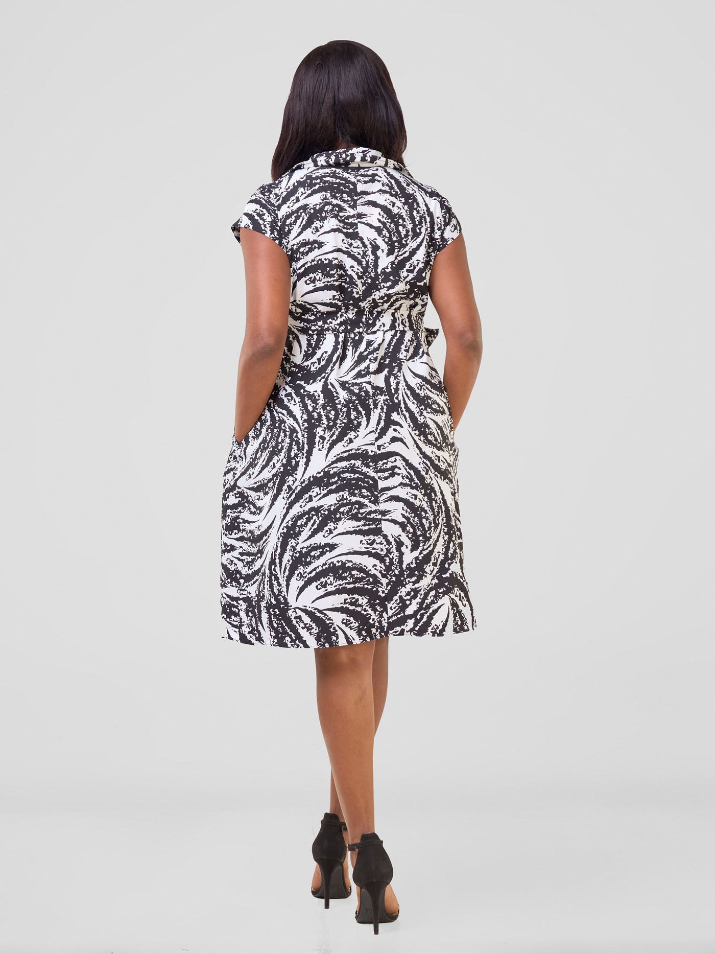 Zuri Cap Sleeve Knee Length Dress - Black / White Uri Print