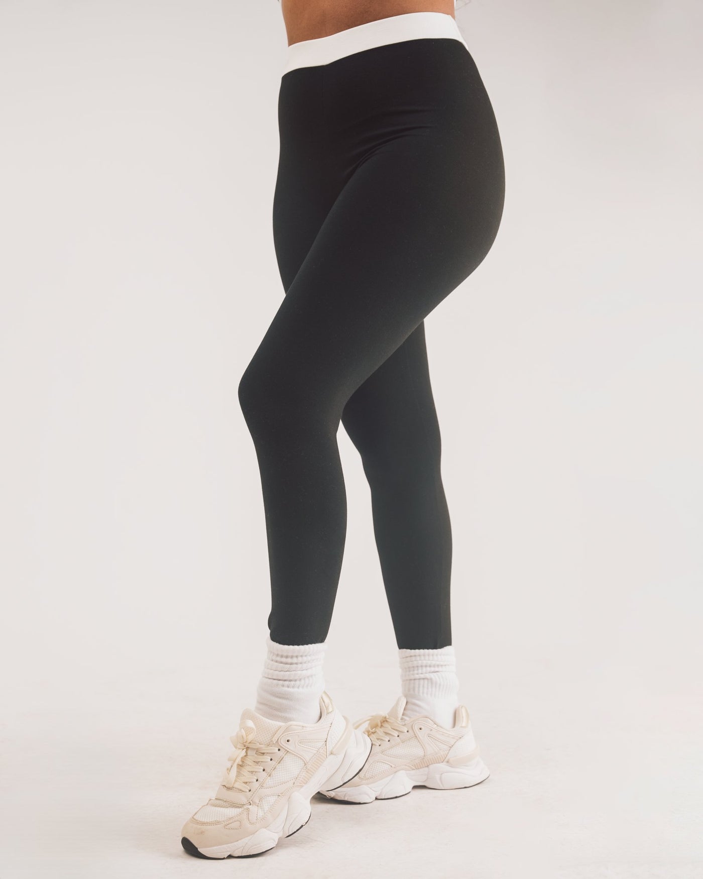 Vivo X This Is Essential Leggings - Black / White - Shopzetu