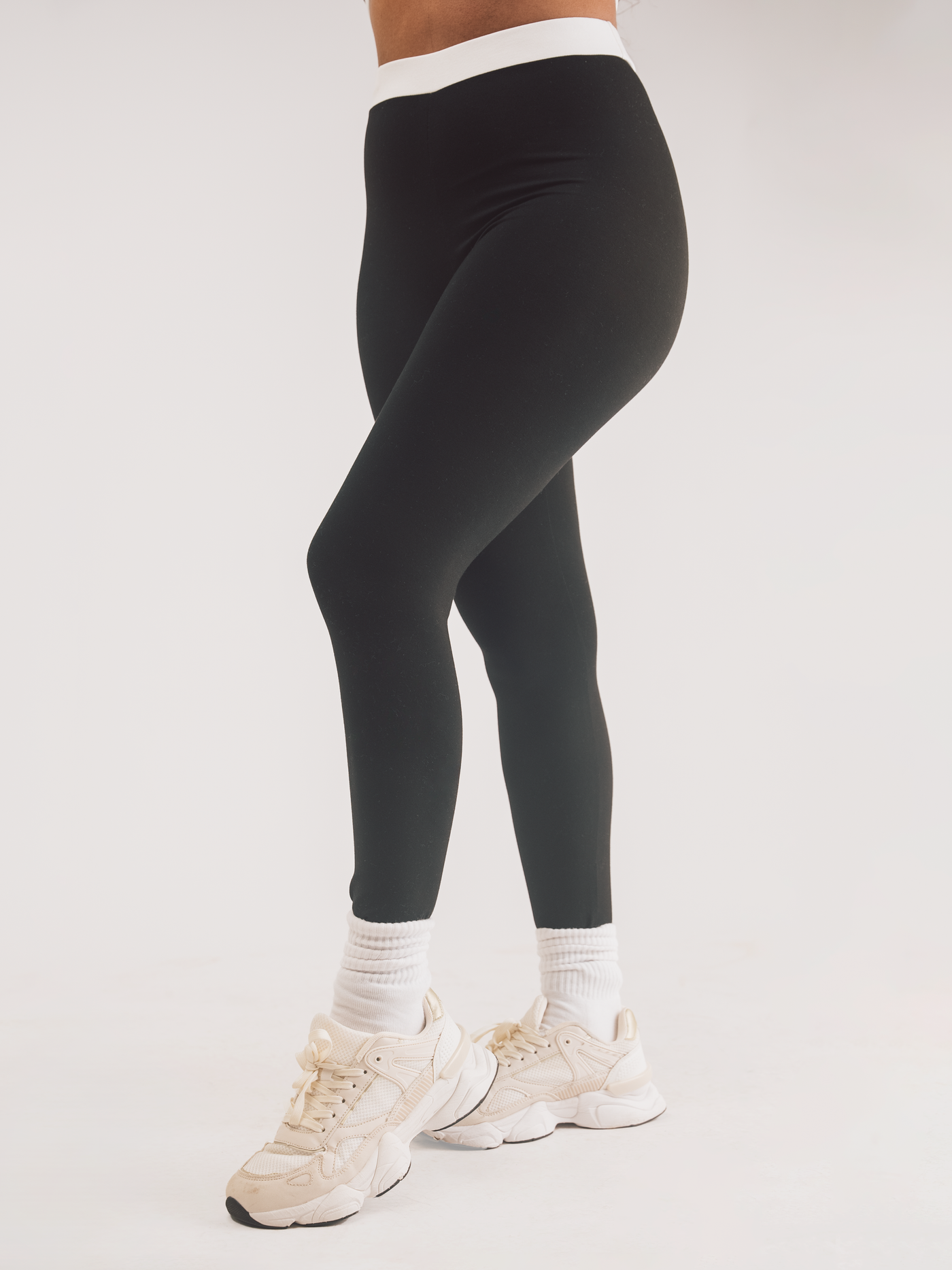 X This Is Essential Leggings - Black / White