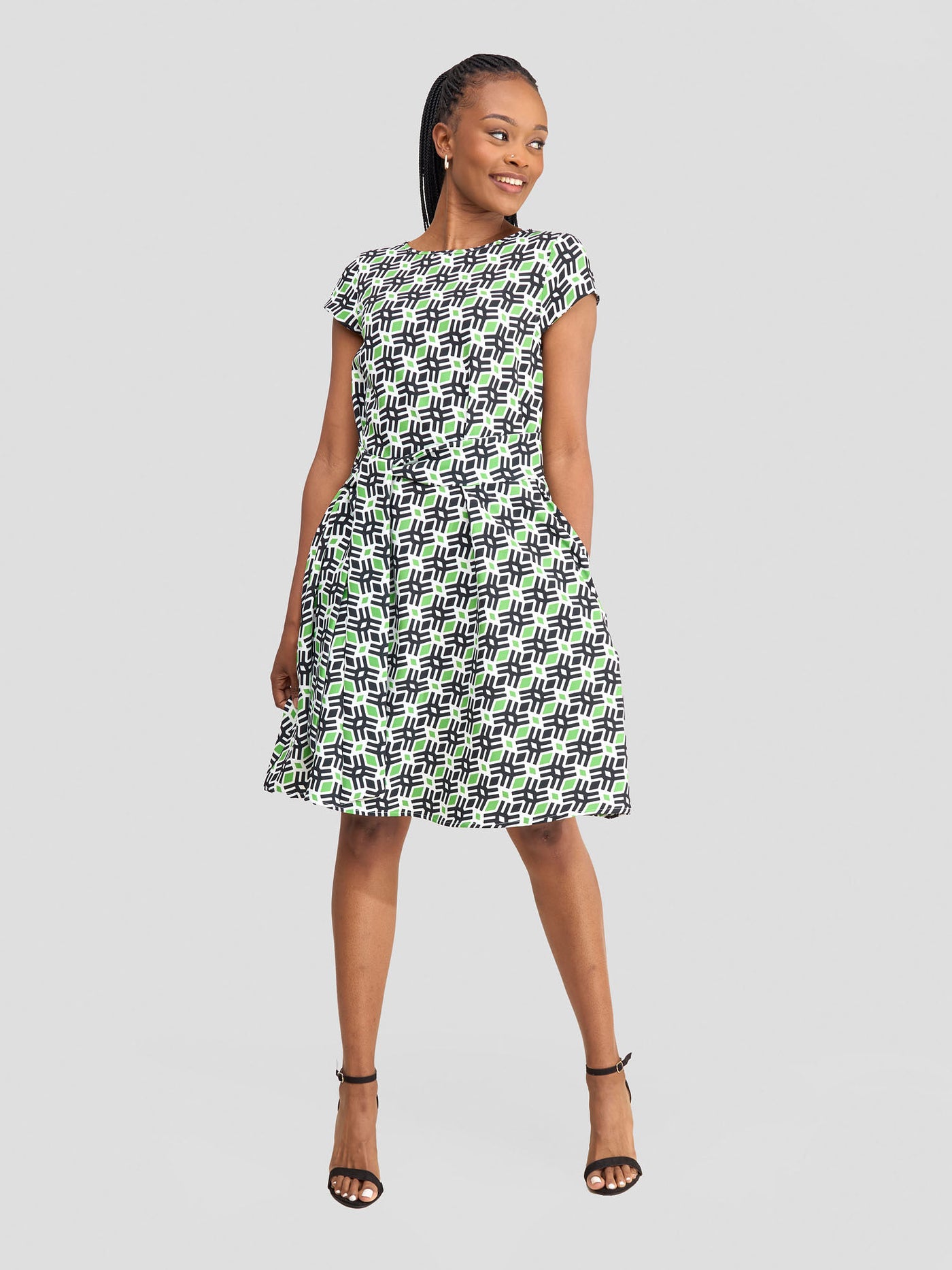 Vivo Pendo Cap Sleeve Tent Knee Length Dress - Black / Green Tarime Print