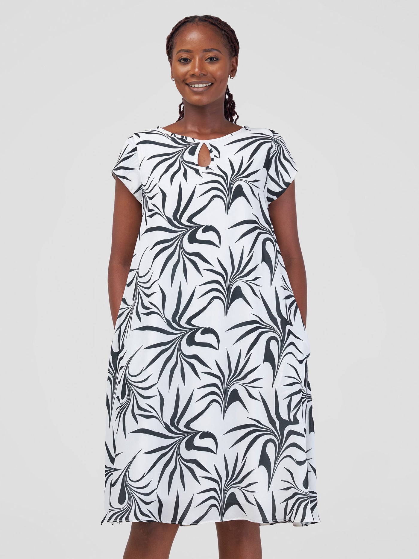 Vivo Sierra Cap Sleeve Tent Chiffon Dress - Black / White Print