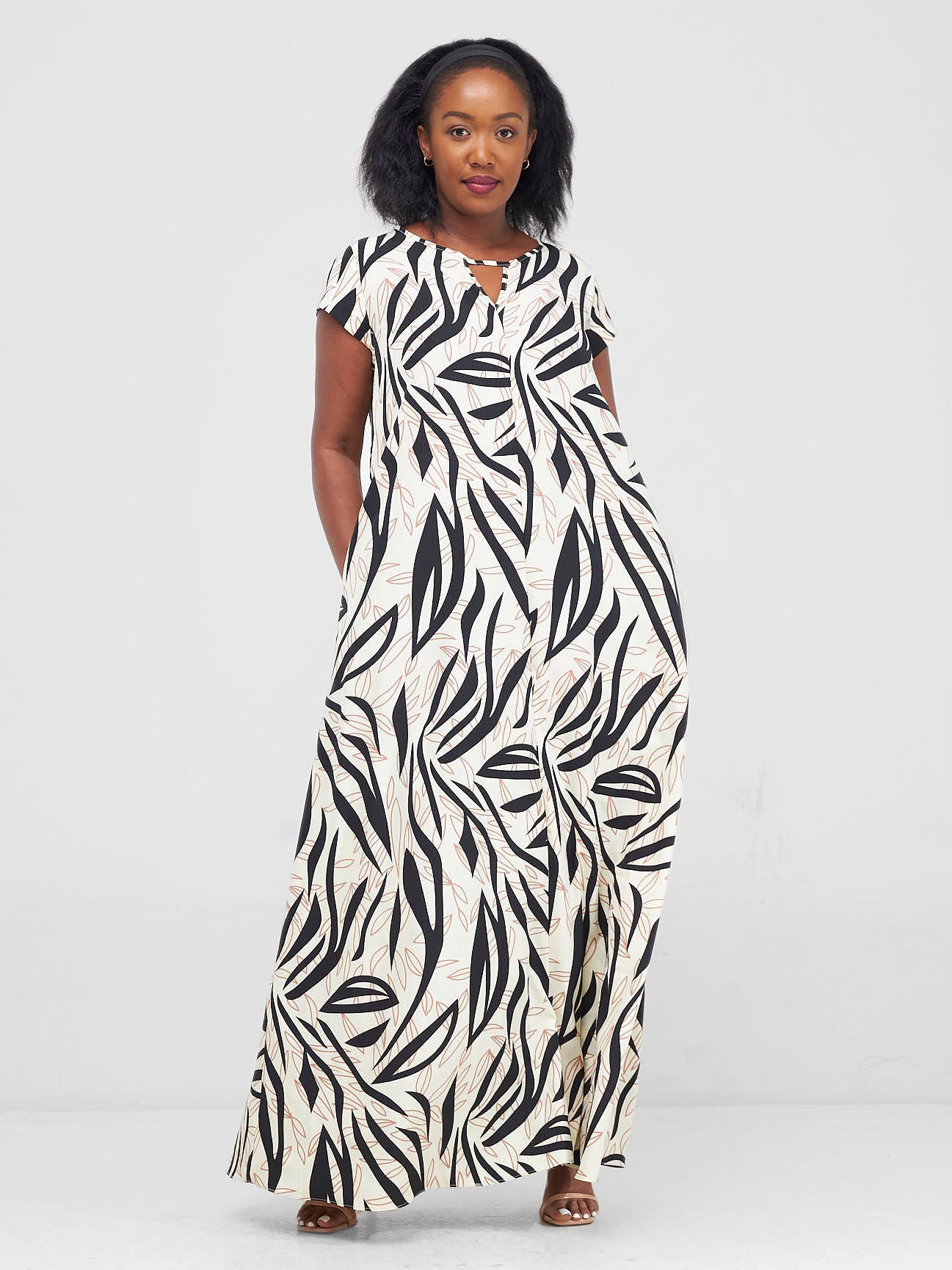 Vivo Sakari Cap Sleeve Maxi Dress - Cream / Black Print