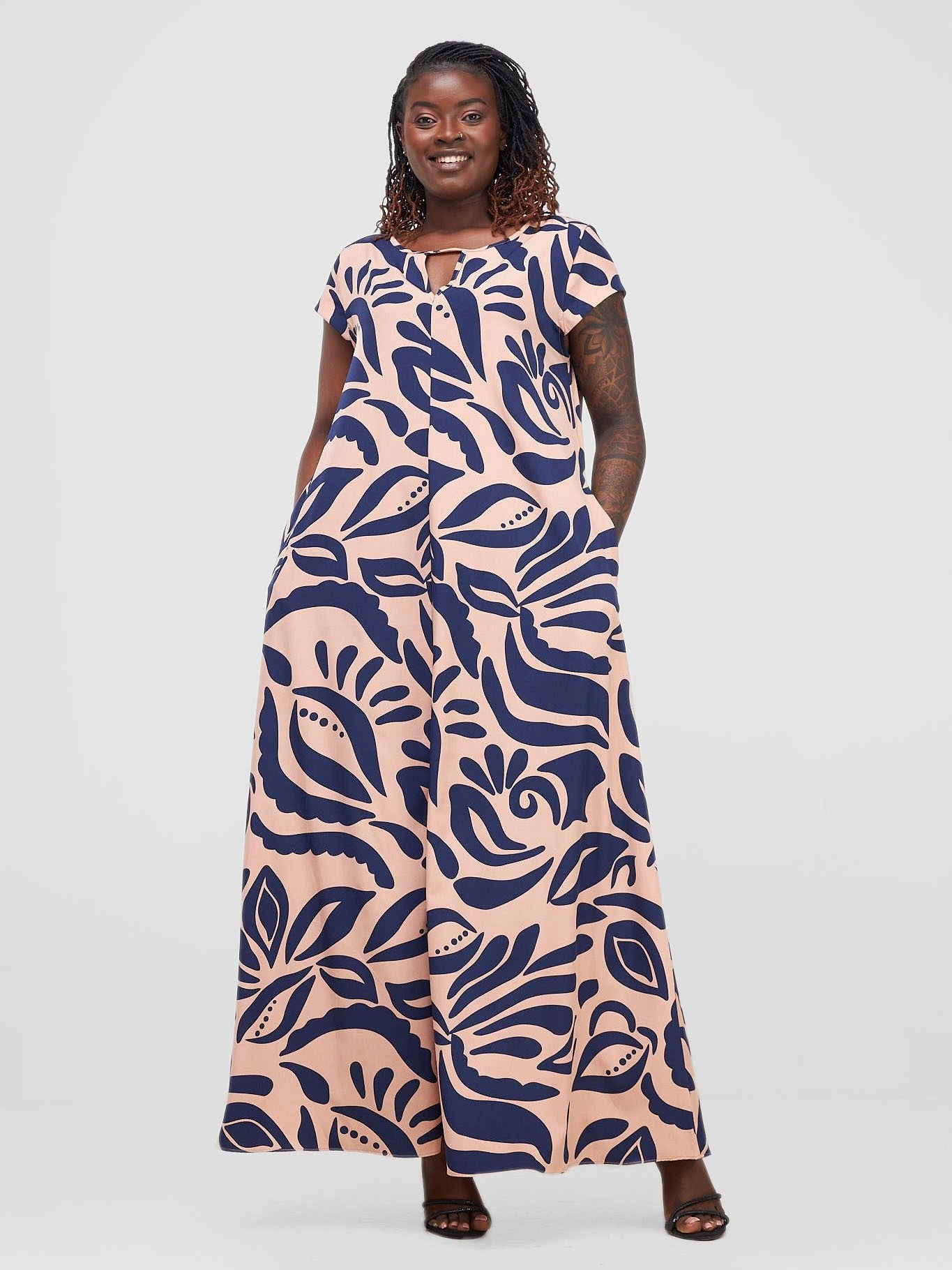 Vivo Sakari Cap Sleeve Maxi Dress - Navy / Peach Print - Shopzetu