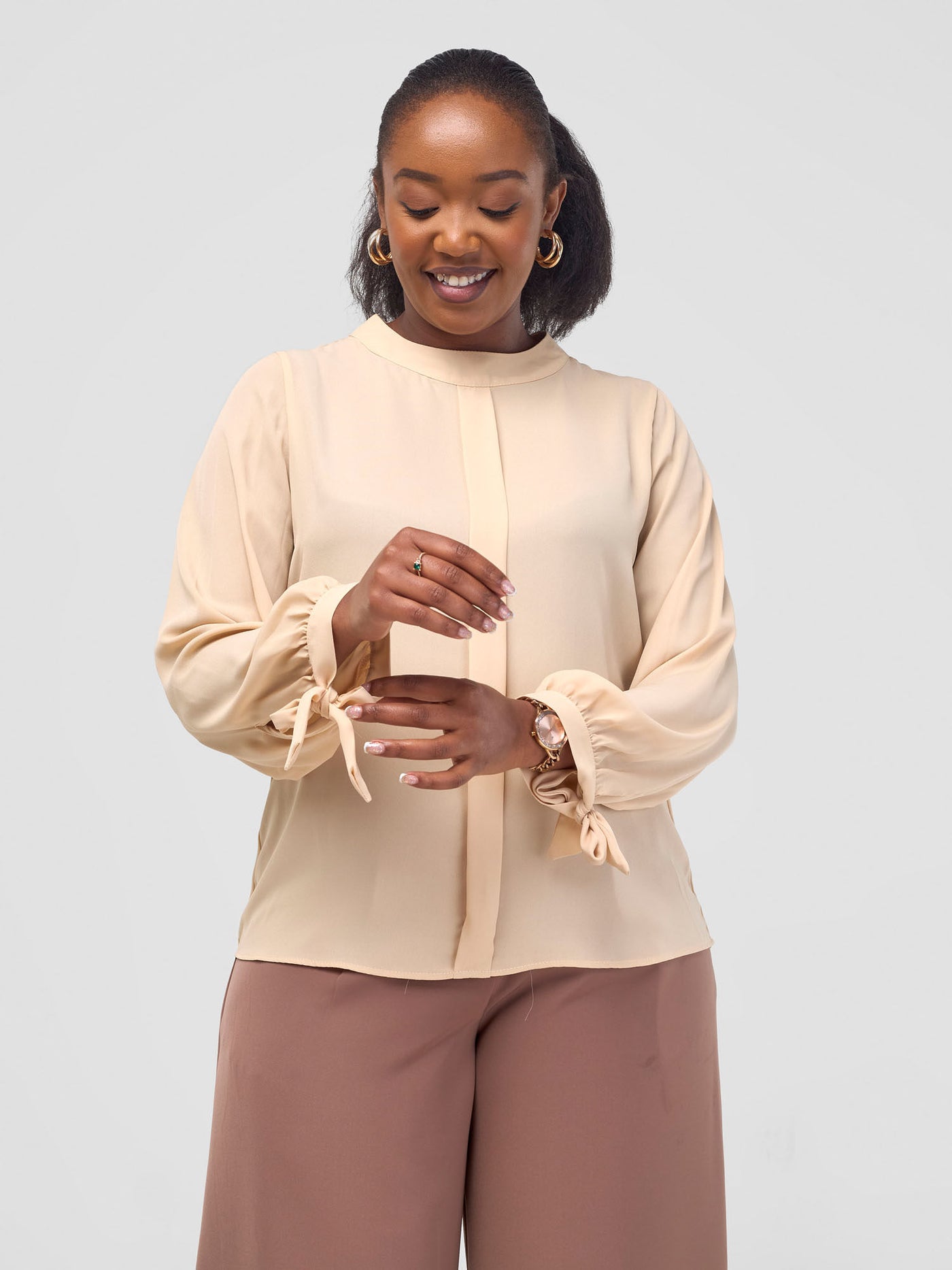 Vivo Alora Round Neck Top - Light Taupe