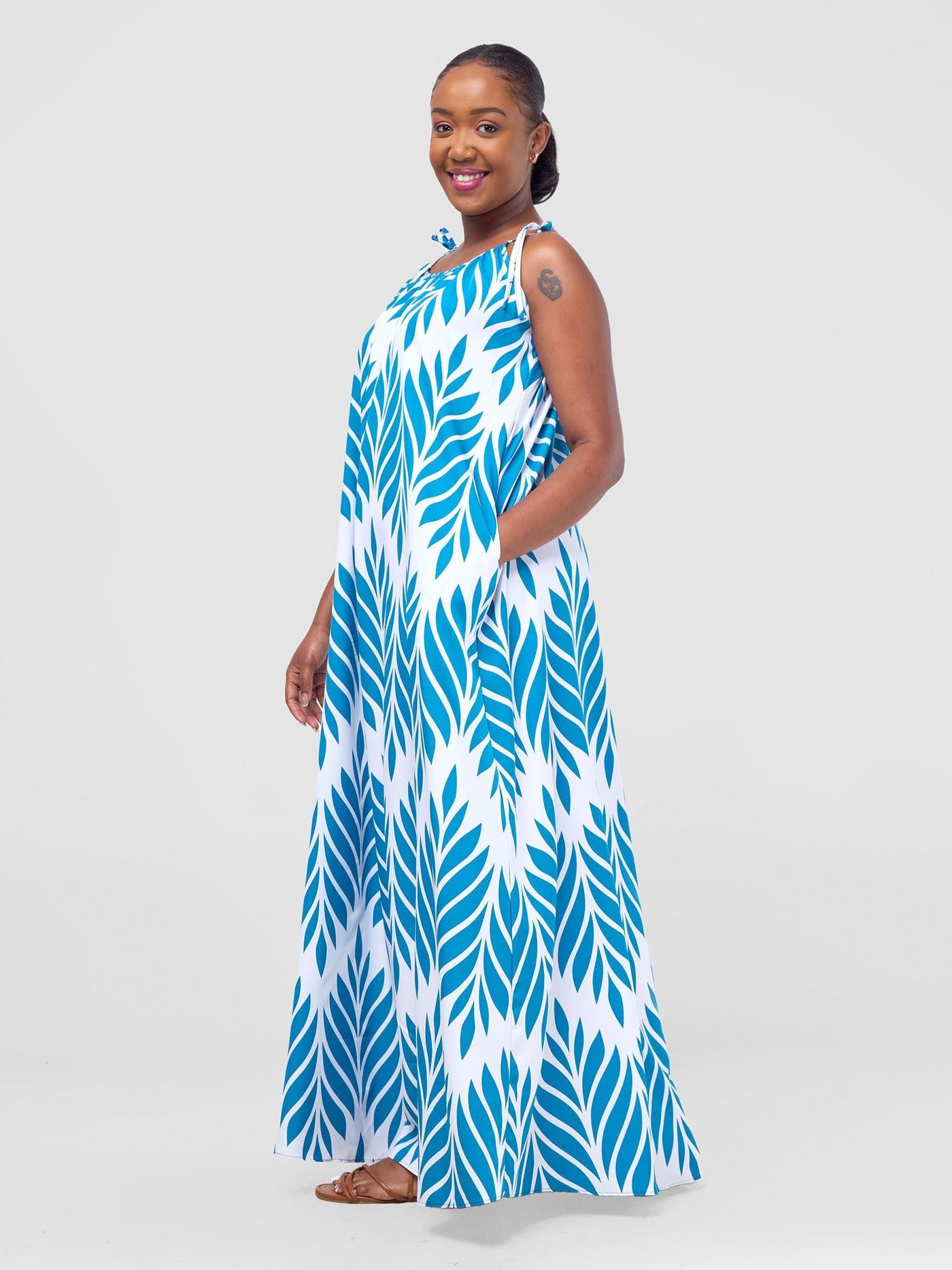 Vivo Maisha Strappy Maxi Dress - White / Teal Print - Shopzetu