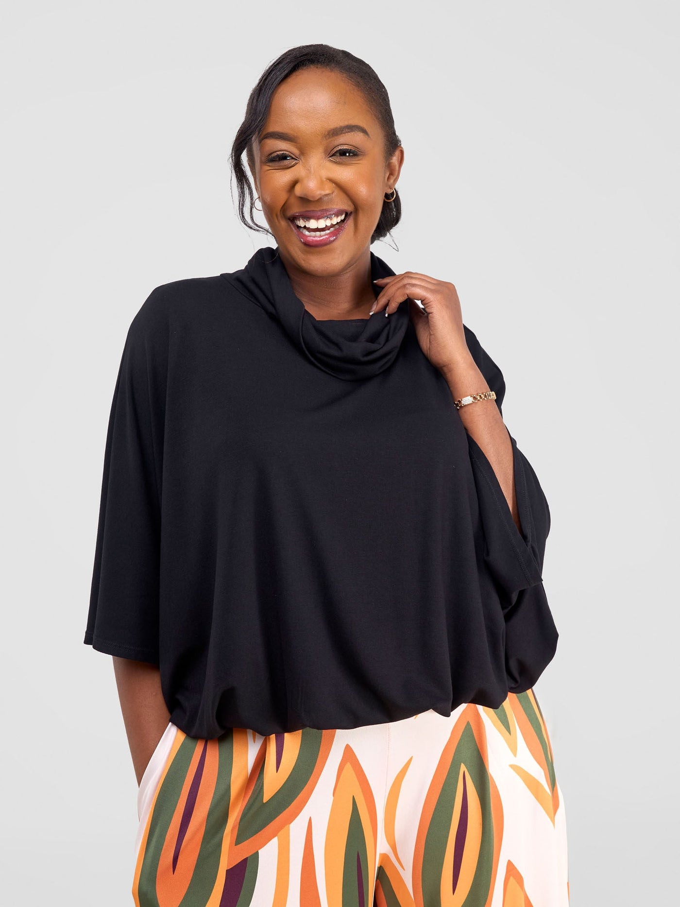 Vivo Kala Gathered Poncho Top - Black - Shopzetu