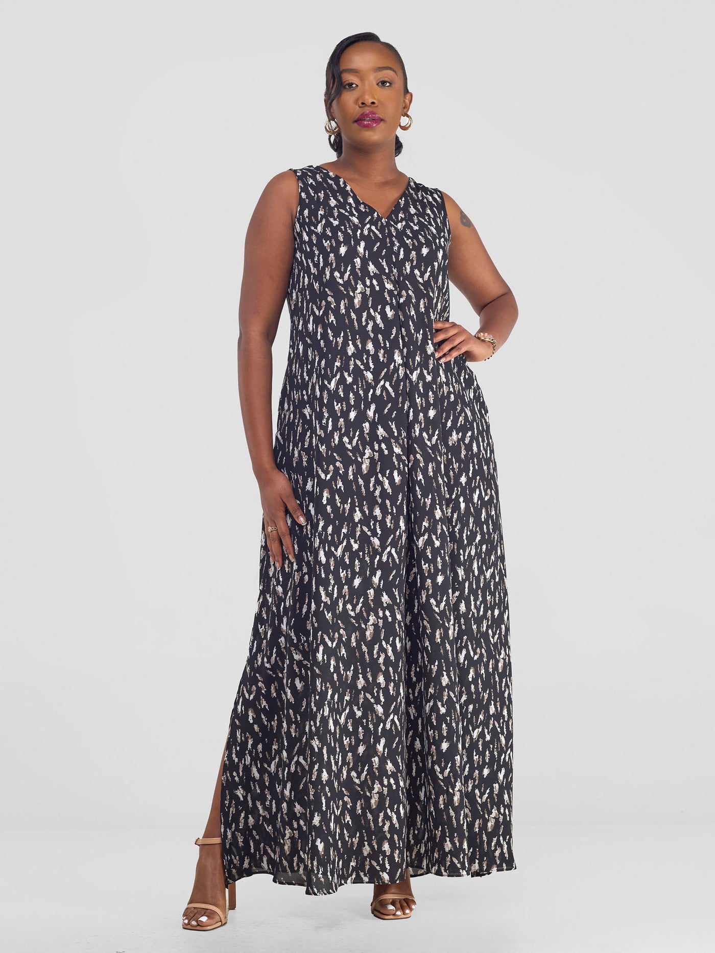 Vivo Ava Front Pleat Maxi Dress - Black / Off-white Print