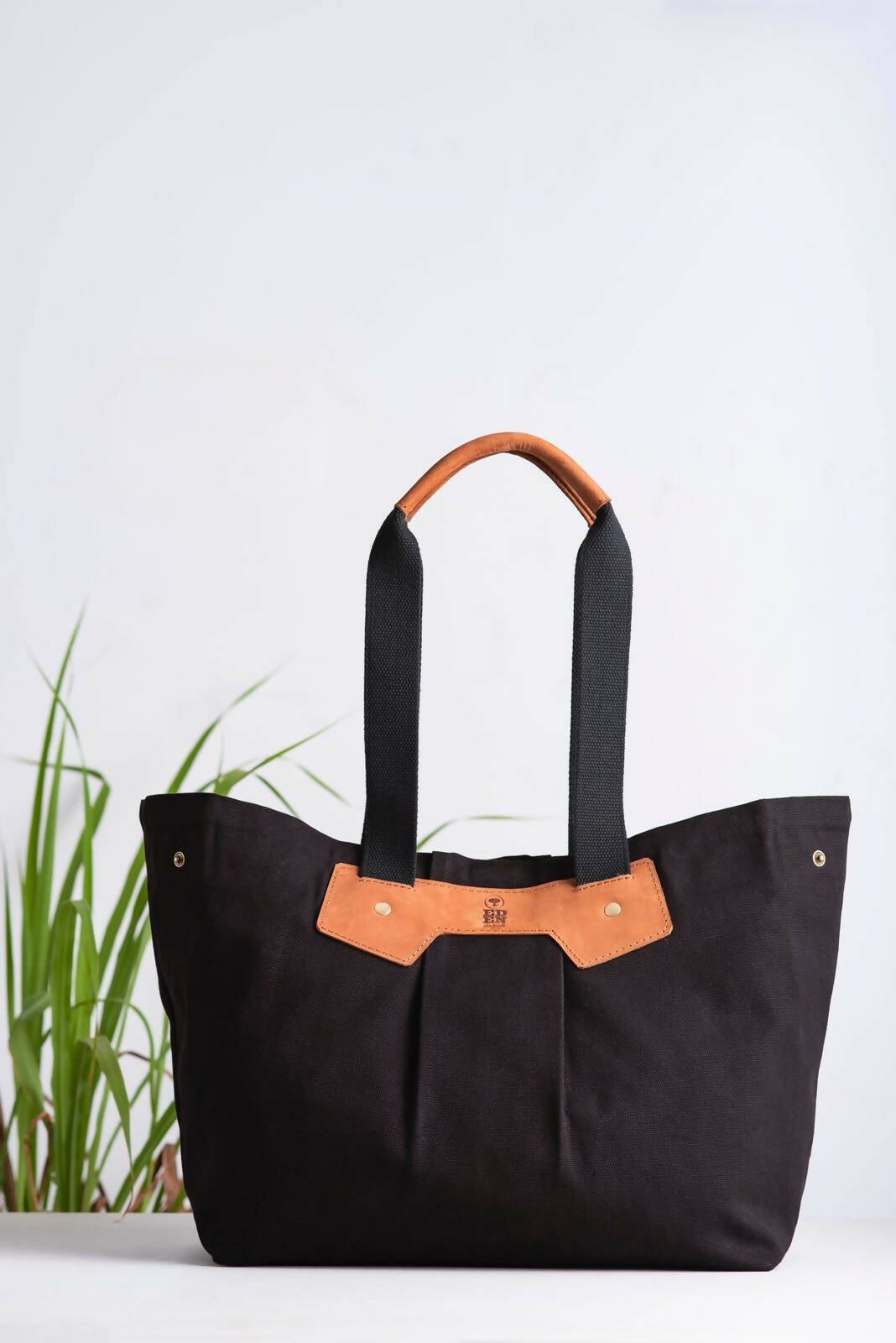 Eden Leather Twiga Tote - Black - Shopzetu