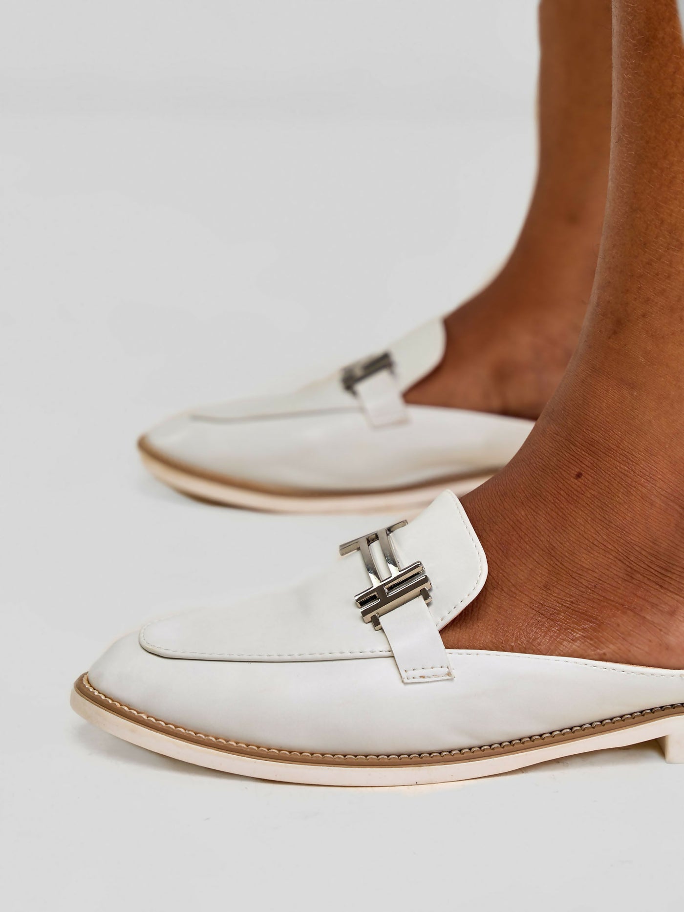 Be Unique Timeless Open Back Mules - White