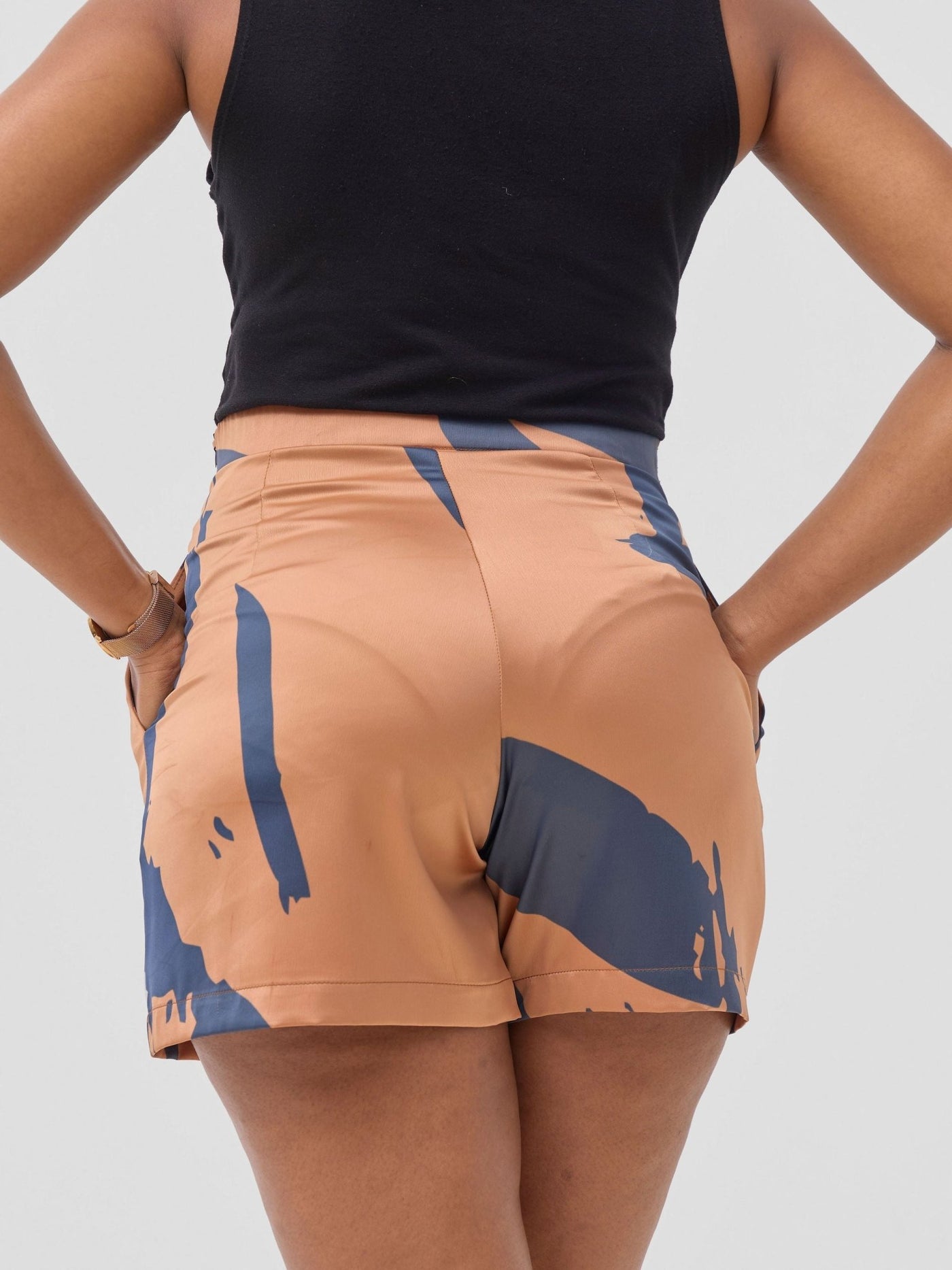 Vivo Beali Shorts - Tan / Navy Lea Print - Shopzetu