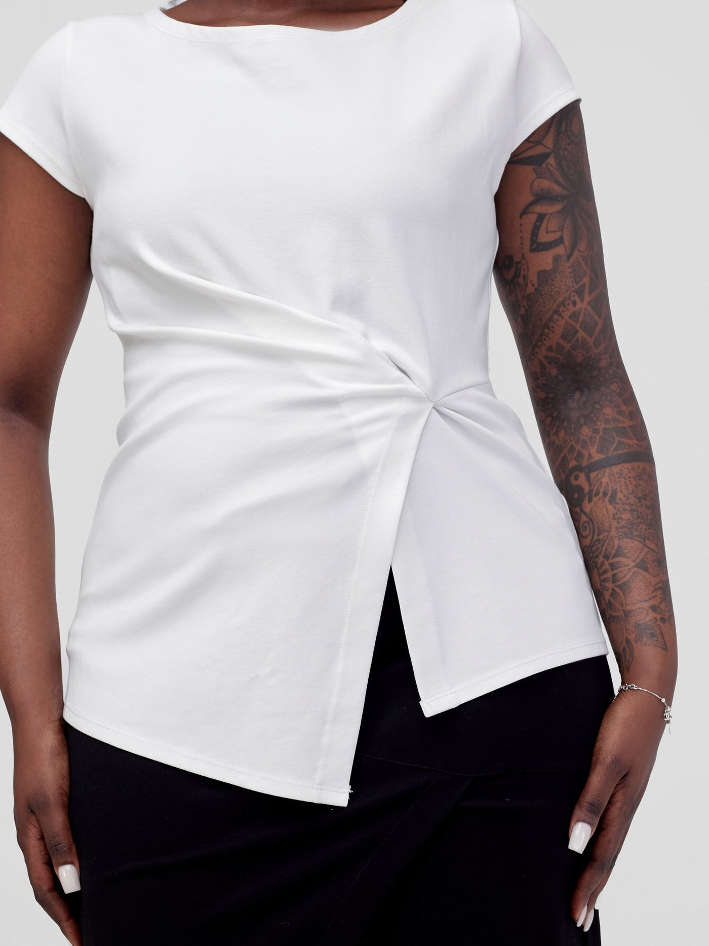 Vivo Tande Cap Sleeve Round Neck Top - White