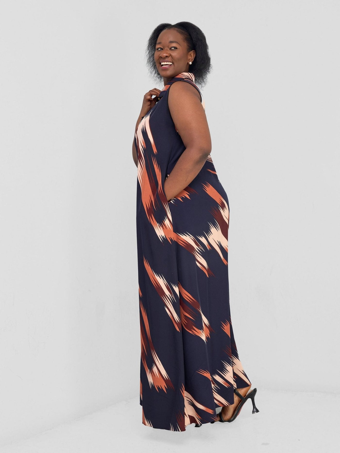 Vivo Asha Sleeveless Maxi Dress - Navy / Brown Print - Shopzetu