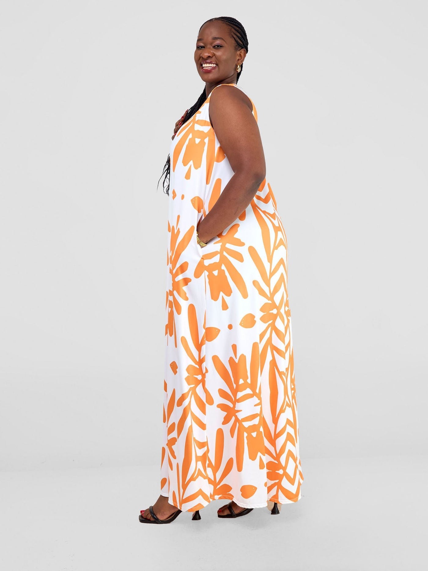 Vivo Lumi Back Pleat Maxi Dress - White / Orange Ukwi Print - Shopzetu