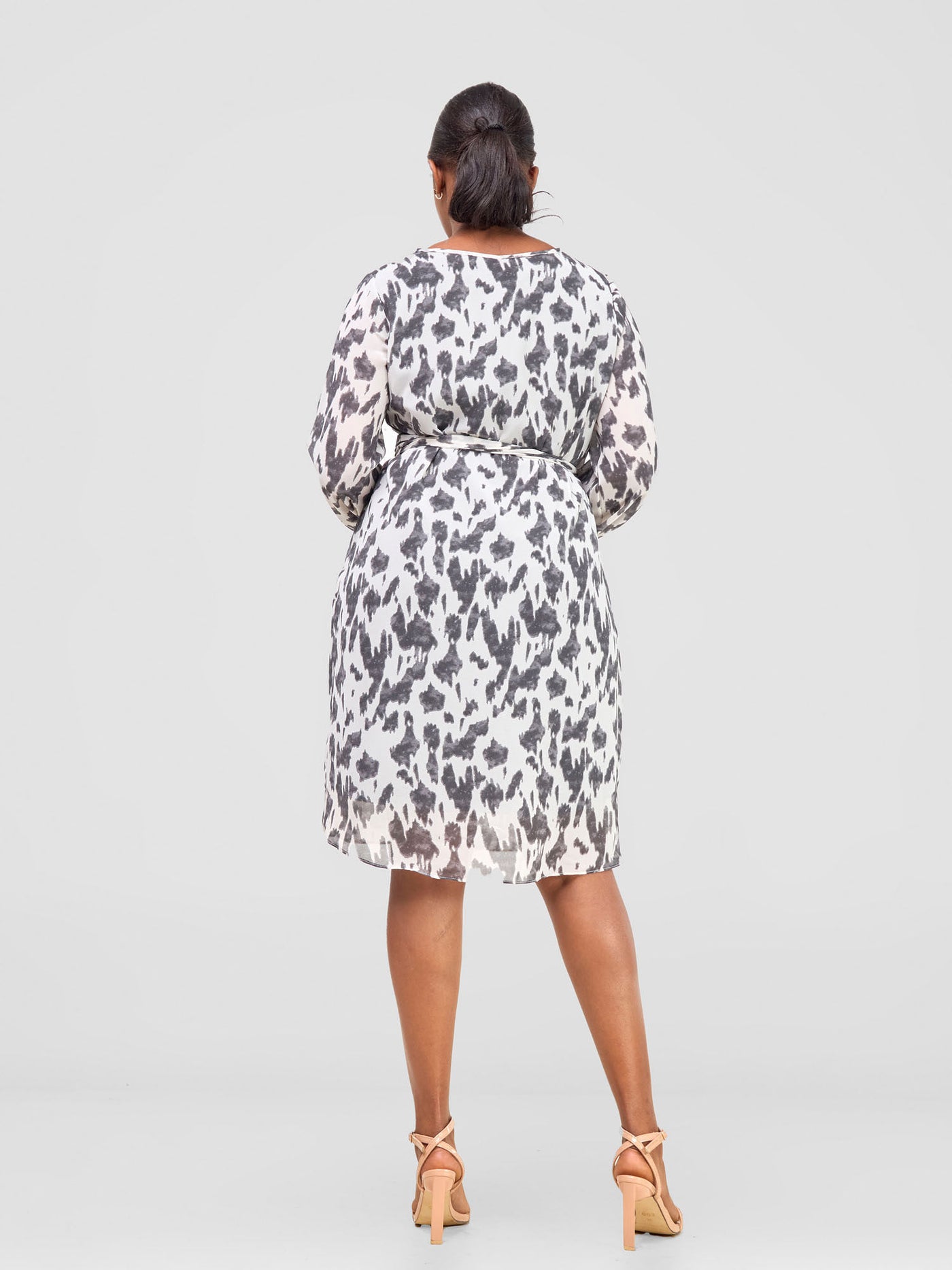 Vivo Zawadi Shift Dress - White / Grey Print - Shopzetu