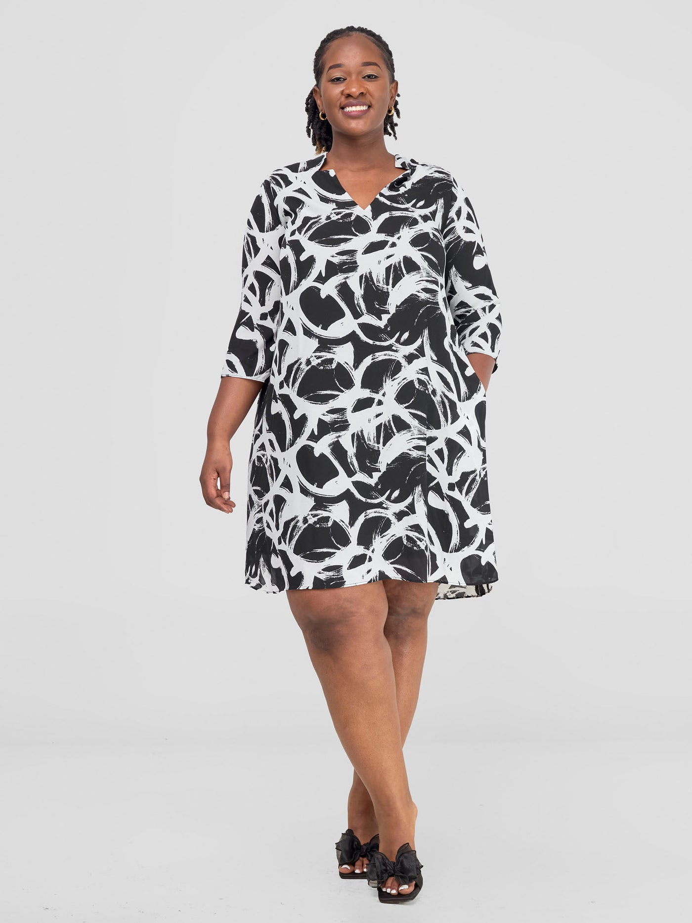 Vivo Pesi Notch Collar Tent Dress - Black / White Print