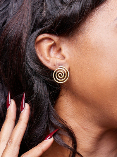 Lizola Naomi Spiral Earrings + Polisher - Brass - Shopzetu