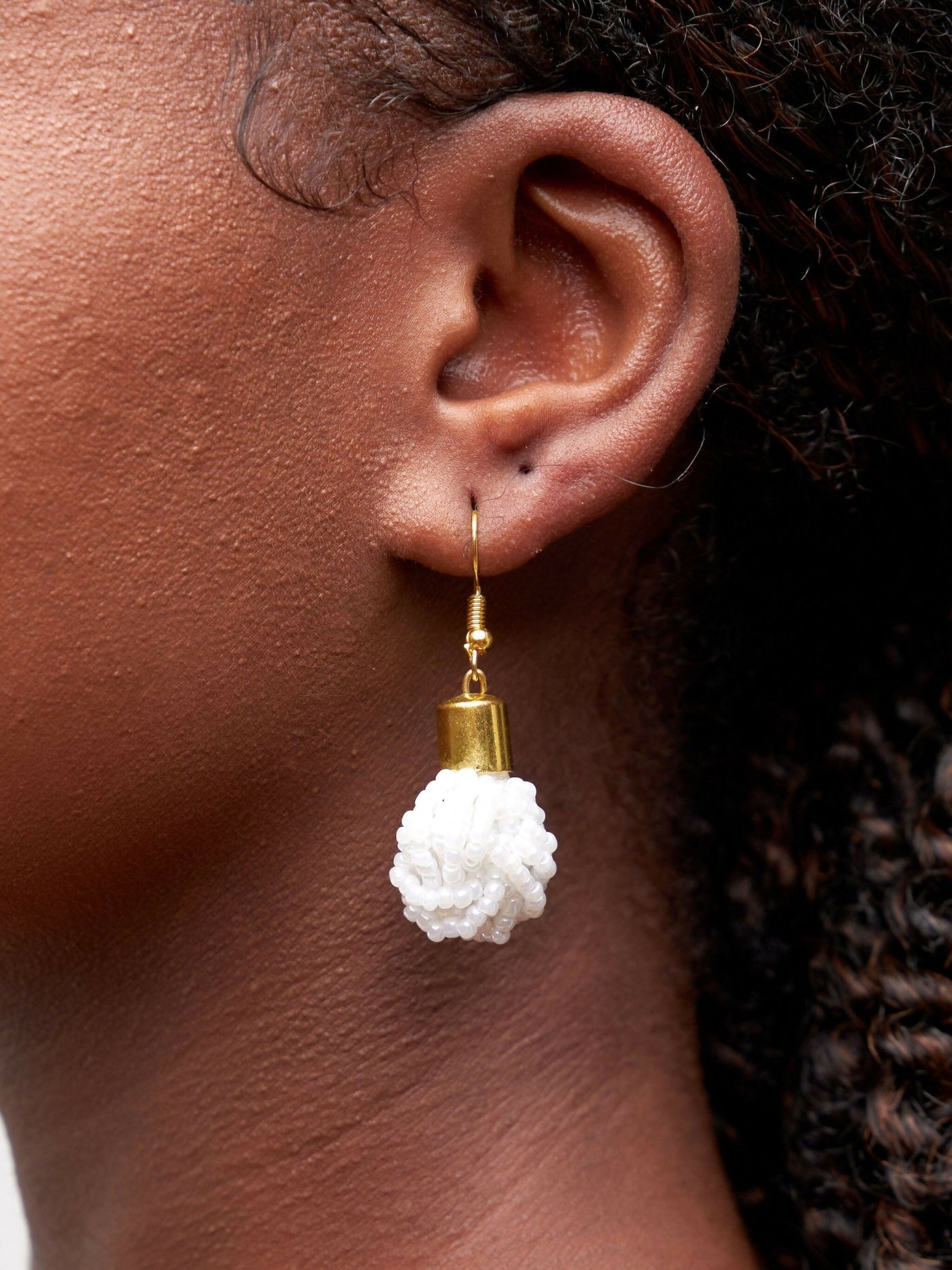 Bella Grls Round Dangling Earring - White / Gold - Shopzetu