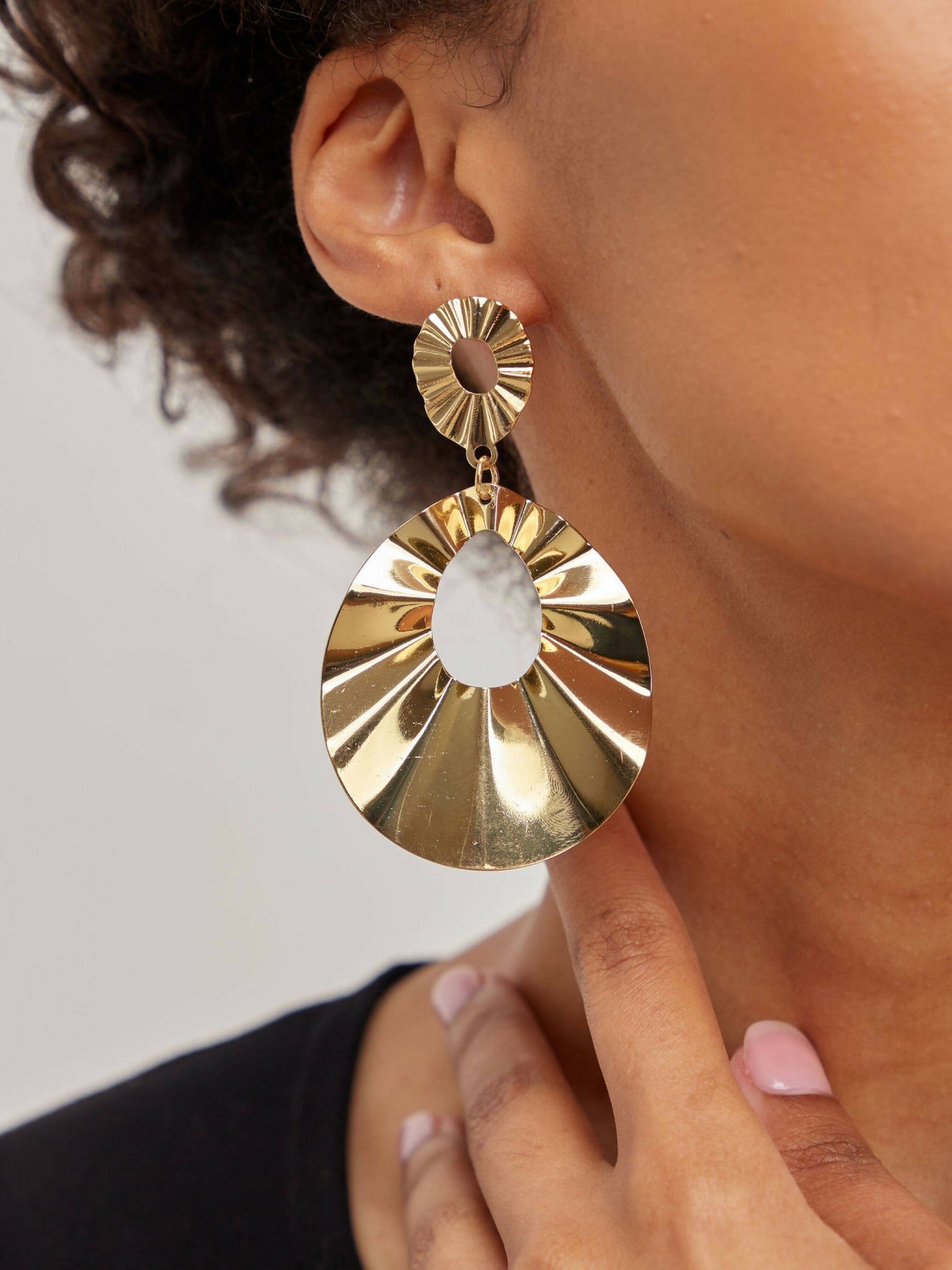 Lizola Pewa Earrings - Gold - Shopzetu