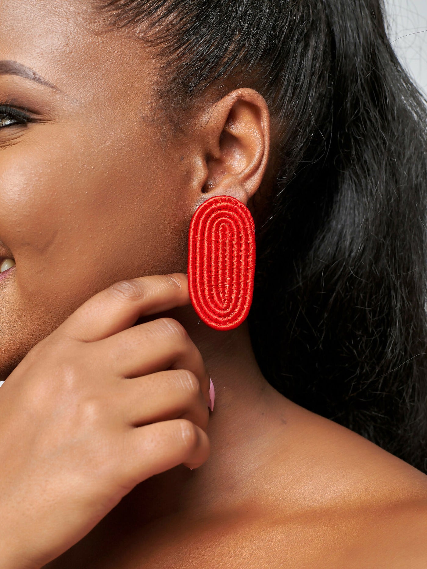 Tuli Naoki Oval Stud Earring - Red - Shopzetu