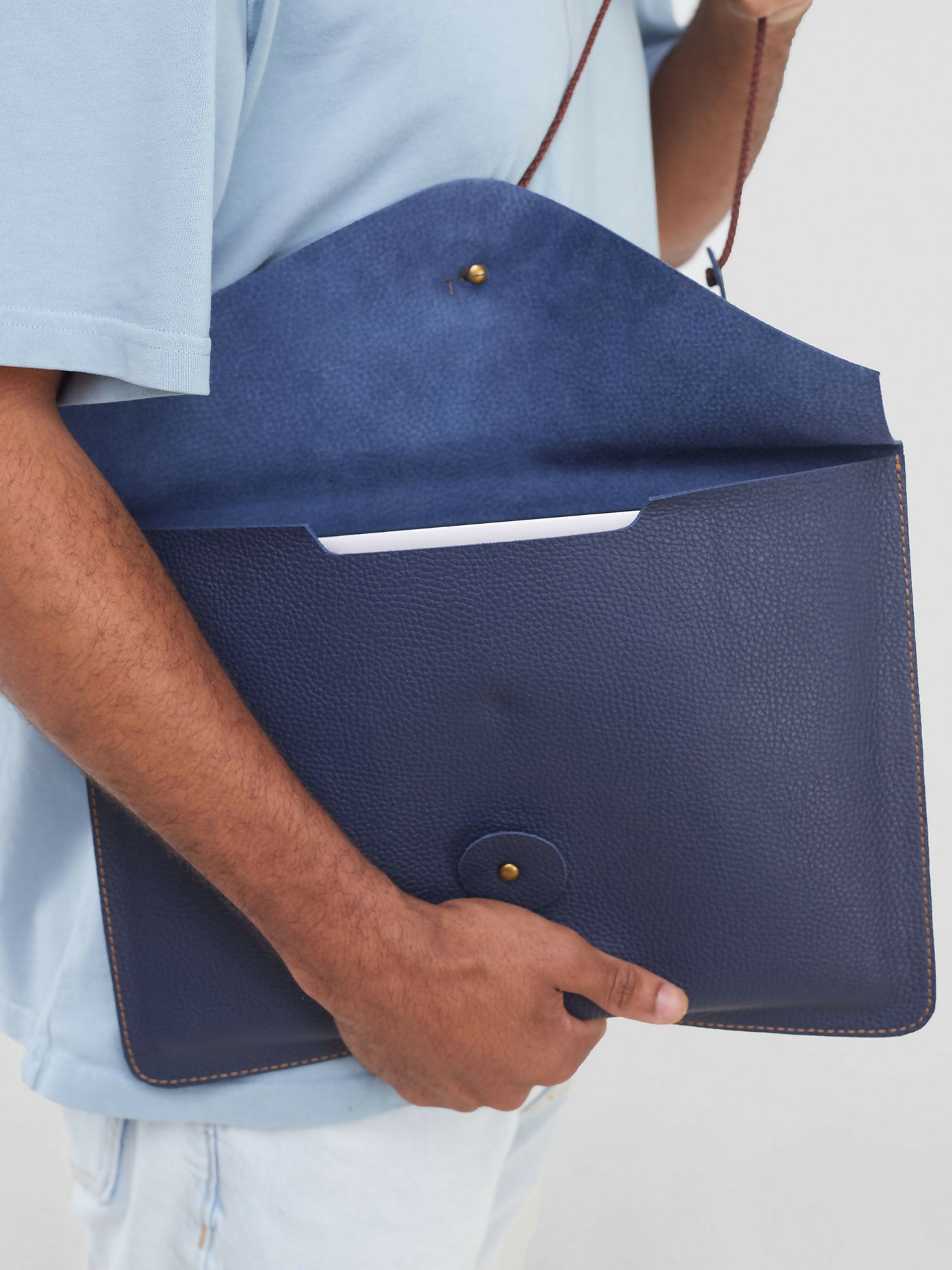 Blueberry Leather Non-padded Sleeve Bag - Blue