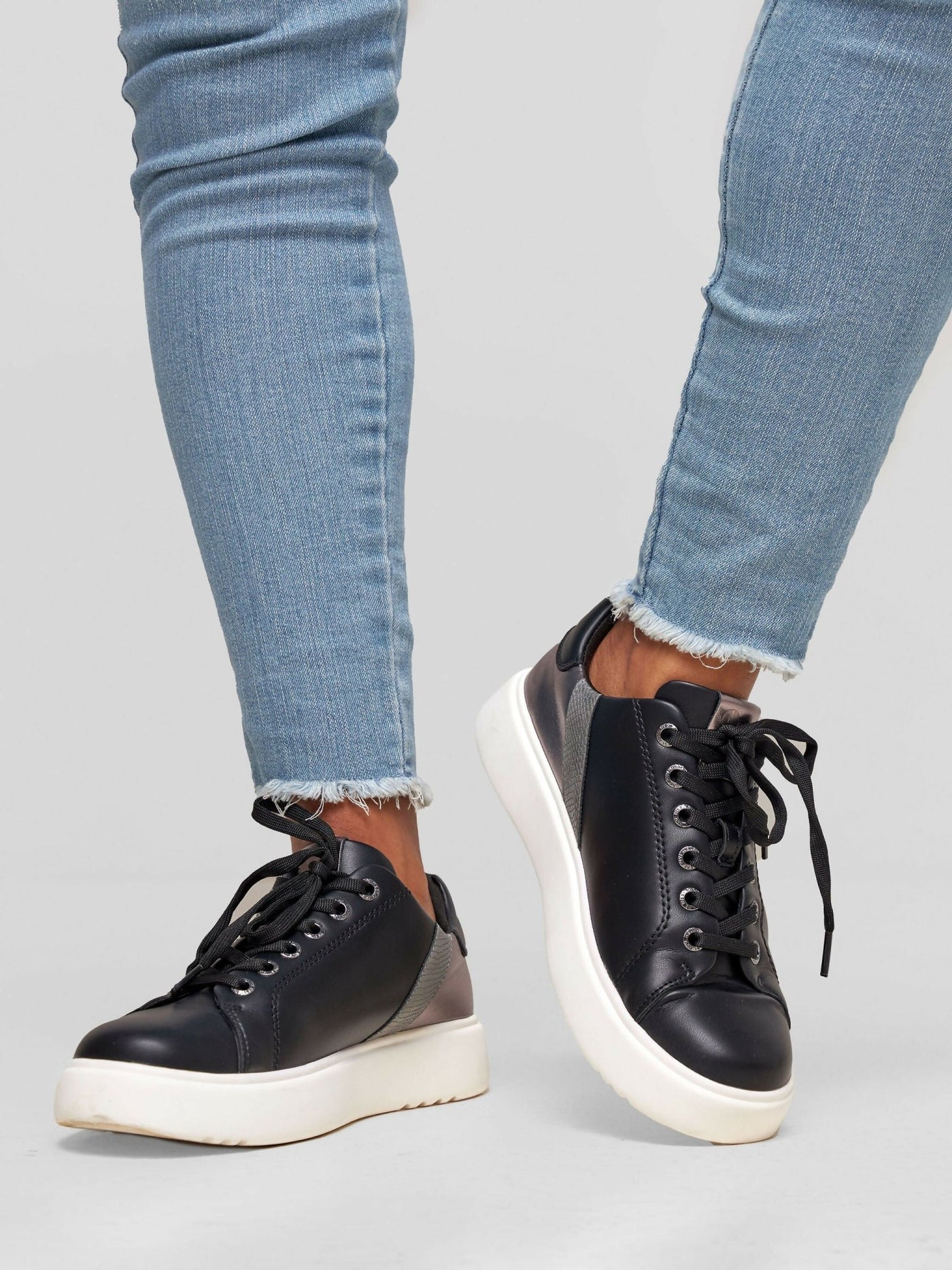 Nine West Seliot Sneaker - Black - Shopzetu