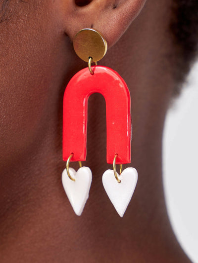 Shaping Ivy Arch White Heart Earring - Red - Shopzetu
