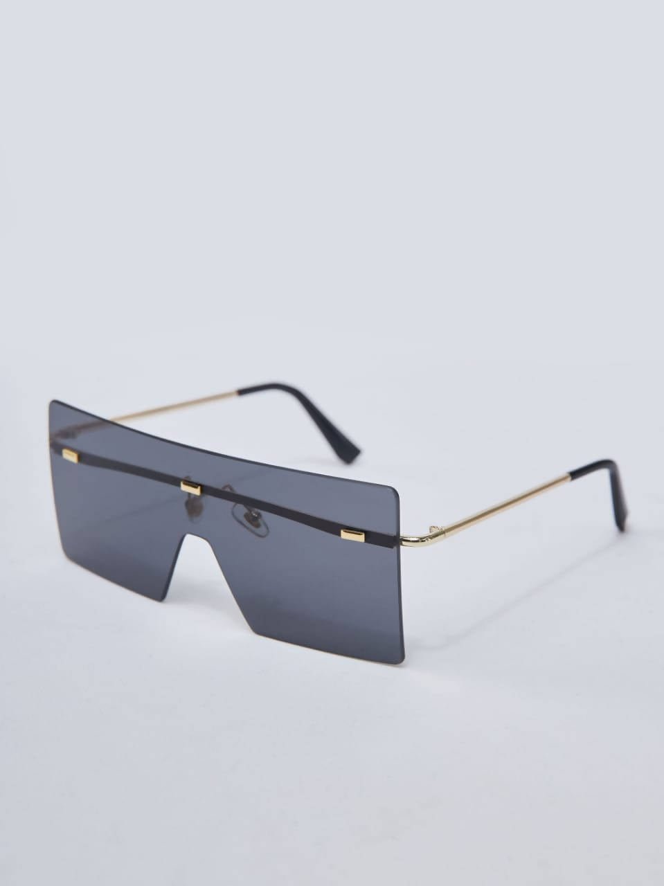 Lizola Qwetu Black Squared Shaped Sunglasses - Shopzetu