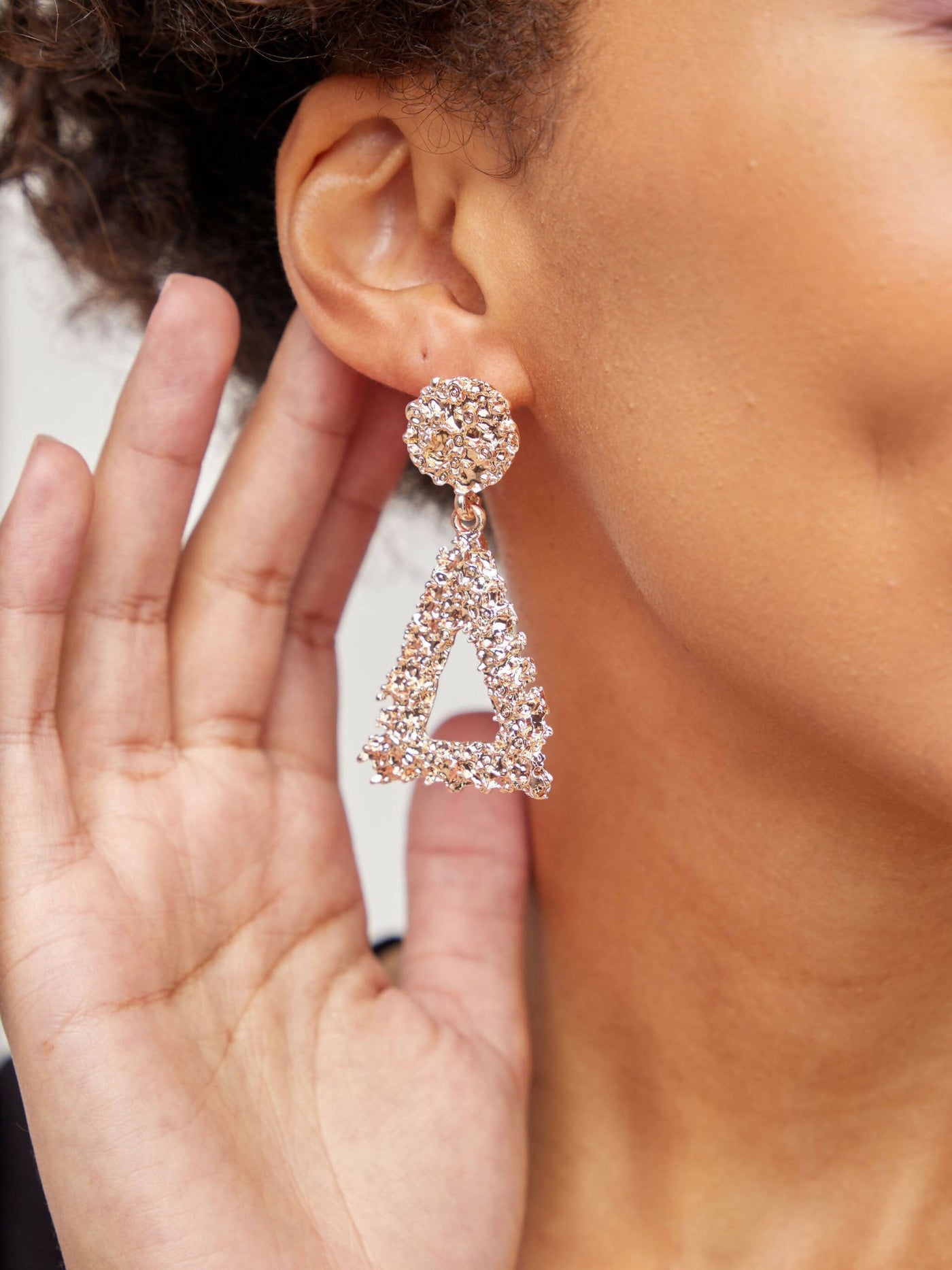 Lizola Aire Triangle Earrings - Gold - Shopzetu
