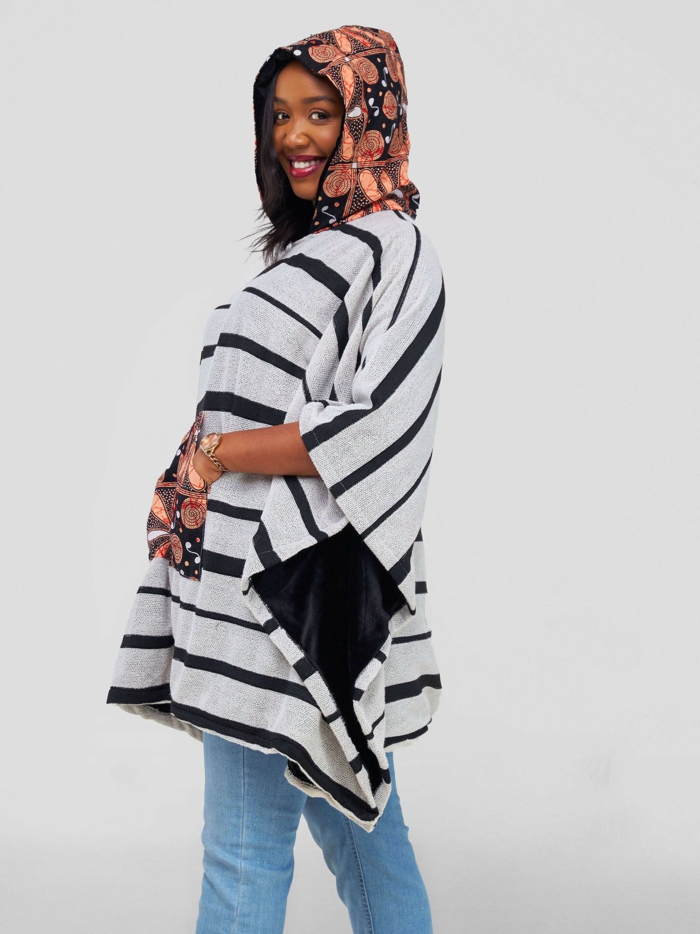 Nefpatra Africa Poncho - White - Shopzetu