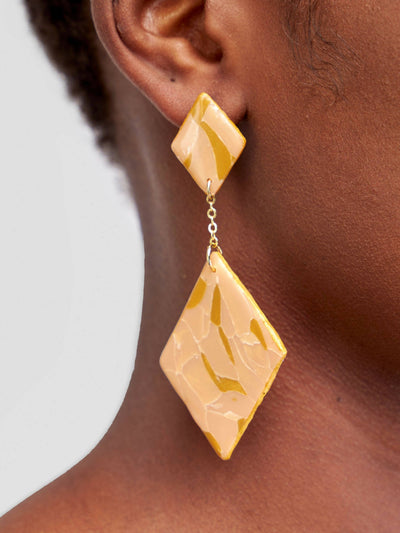 Shaping Ivy Quartz Diamond Drop Earrings - Gold - Shopzetu