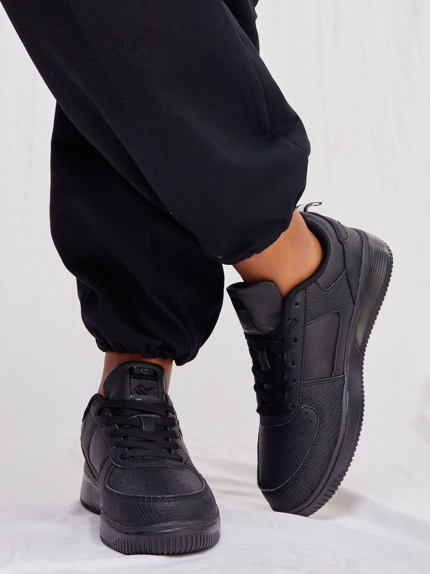 Ziatu Women's Double Leather Sneakers - Black - Shopzetu