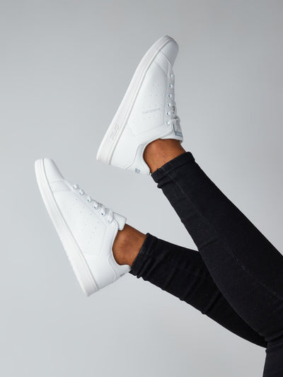 Ziatu Women's Plain Sneakers - White - Shopzetu