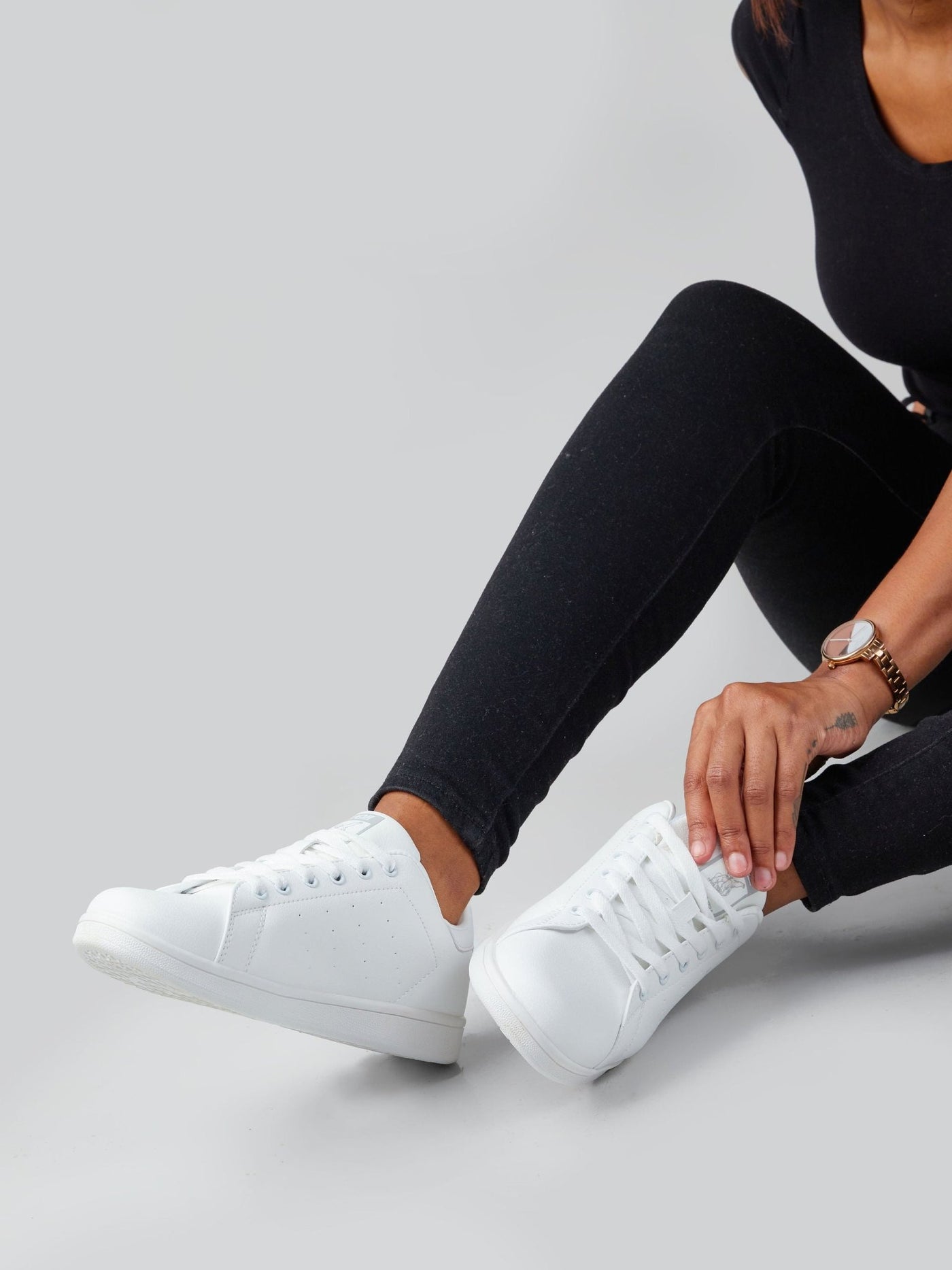 Ziatu Women's Plain Sneakers - White - Shopzetu