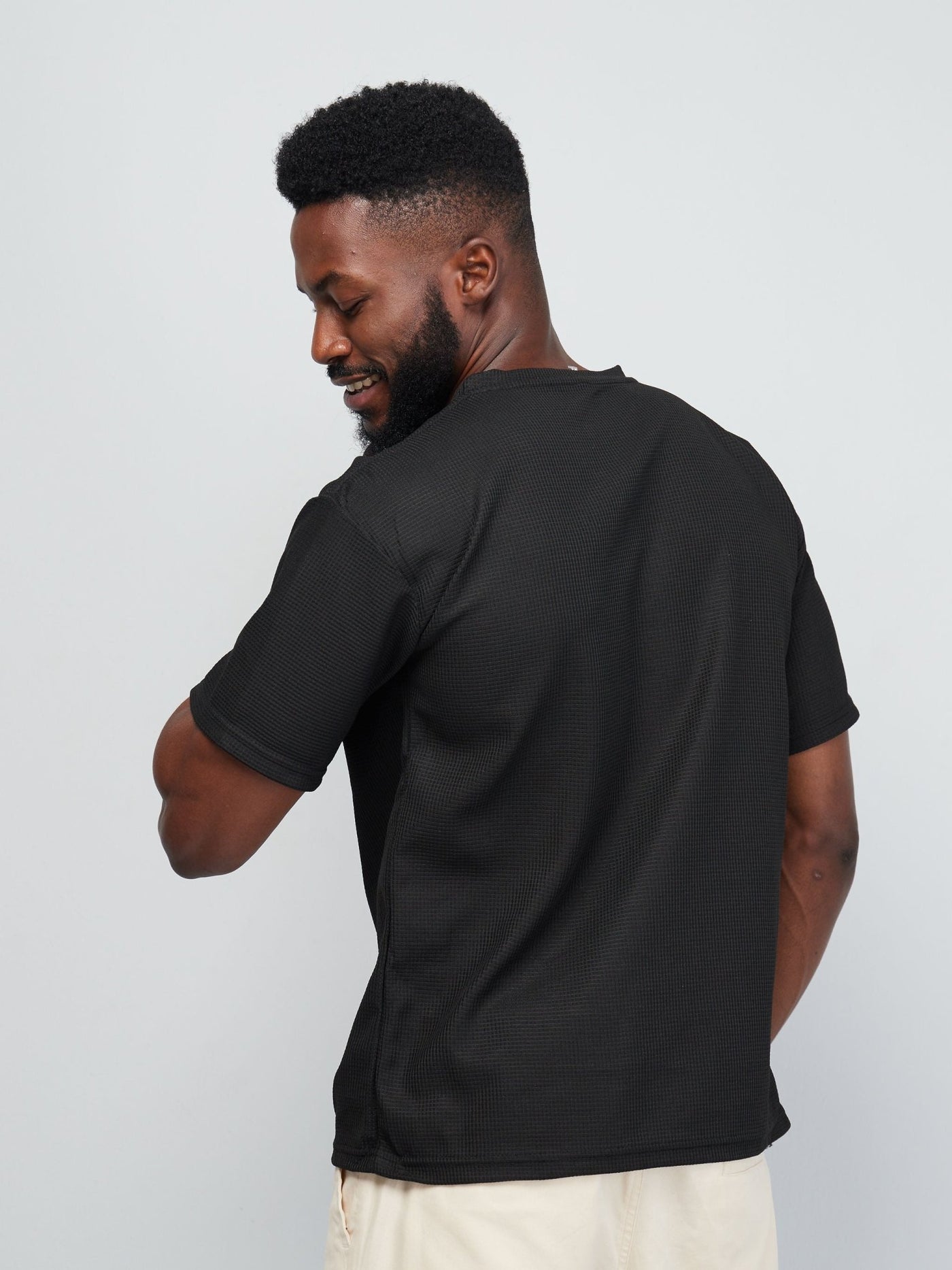 Zetu Men's Textured T-Shirt - Black - Shopzetu