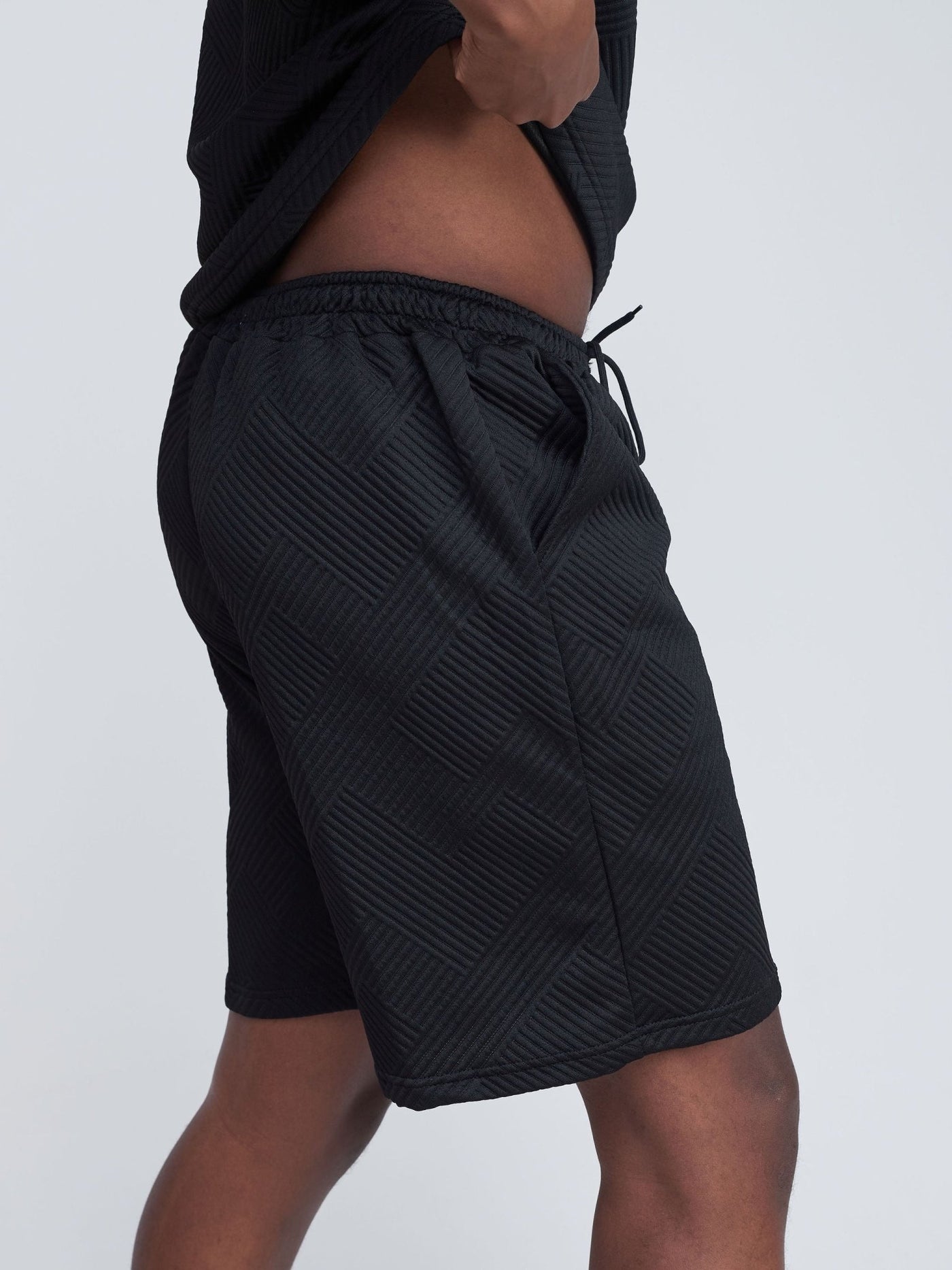 Zetu Men's Diagonal Line Textured Shorts - Black - Shopzetu