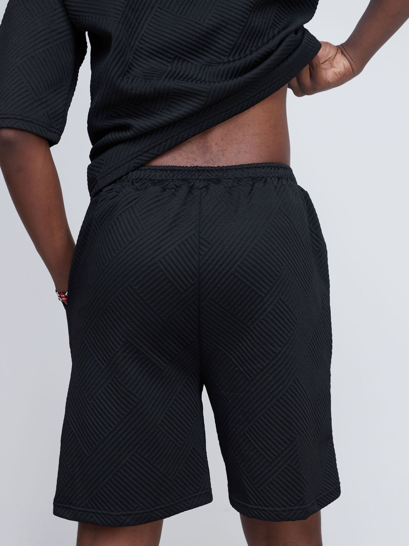 Zetu Men's Diagonal Line Textured Shorts - Black - Shopzetu