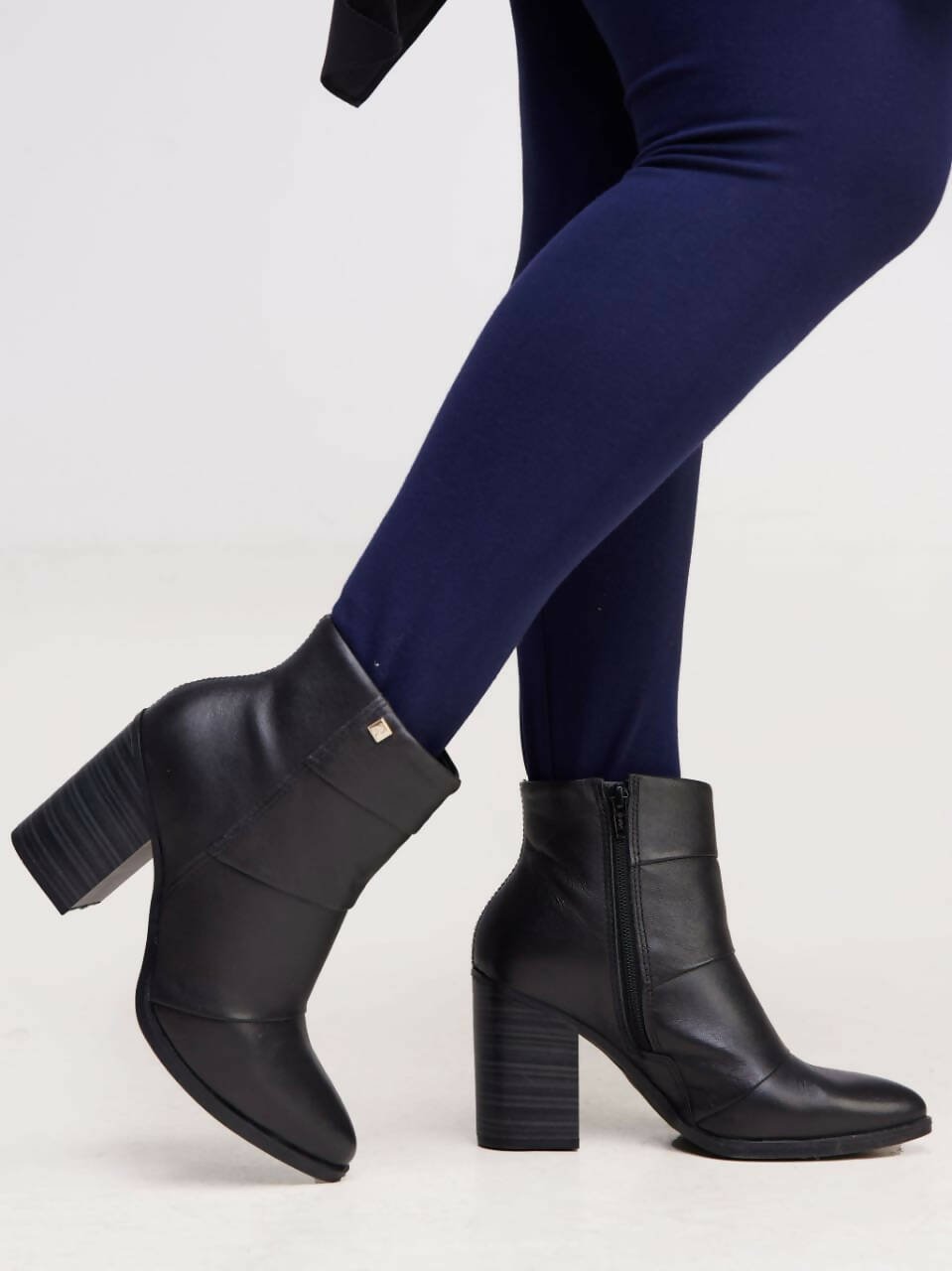 Skarpa Shoes Short Boots - Black - Shopzetu