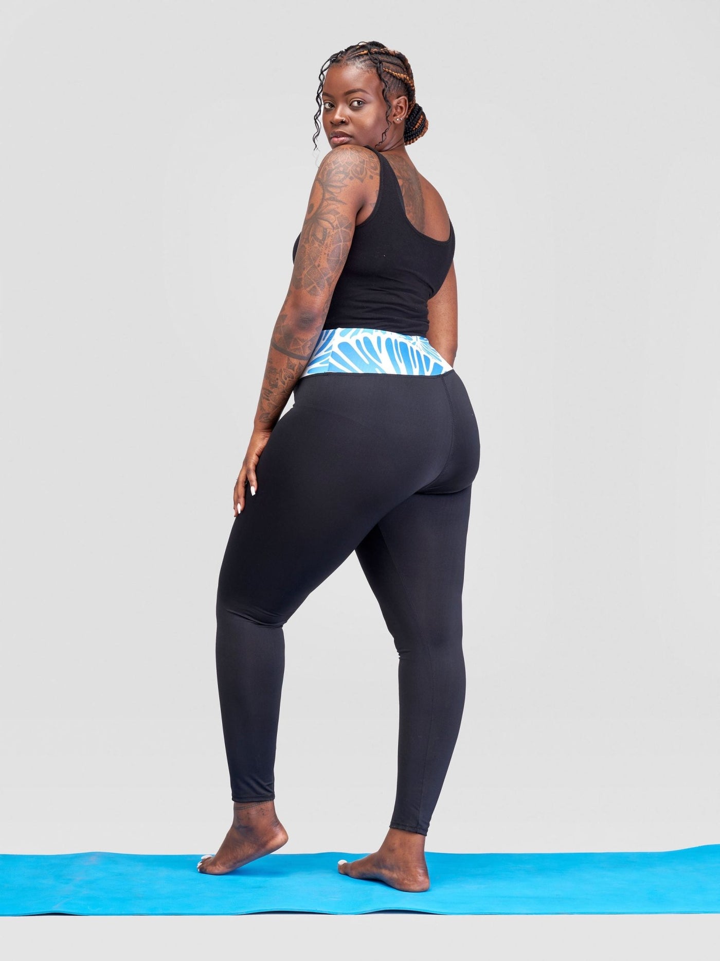 Vivo Lero Fitness Leggings - Black + Blue Kiwi Print - Shopzetu