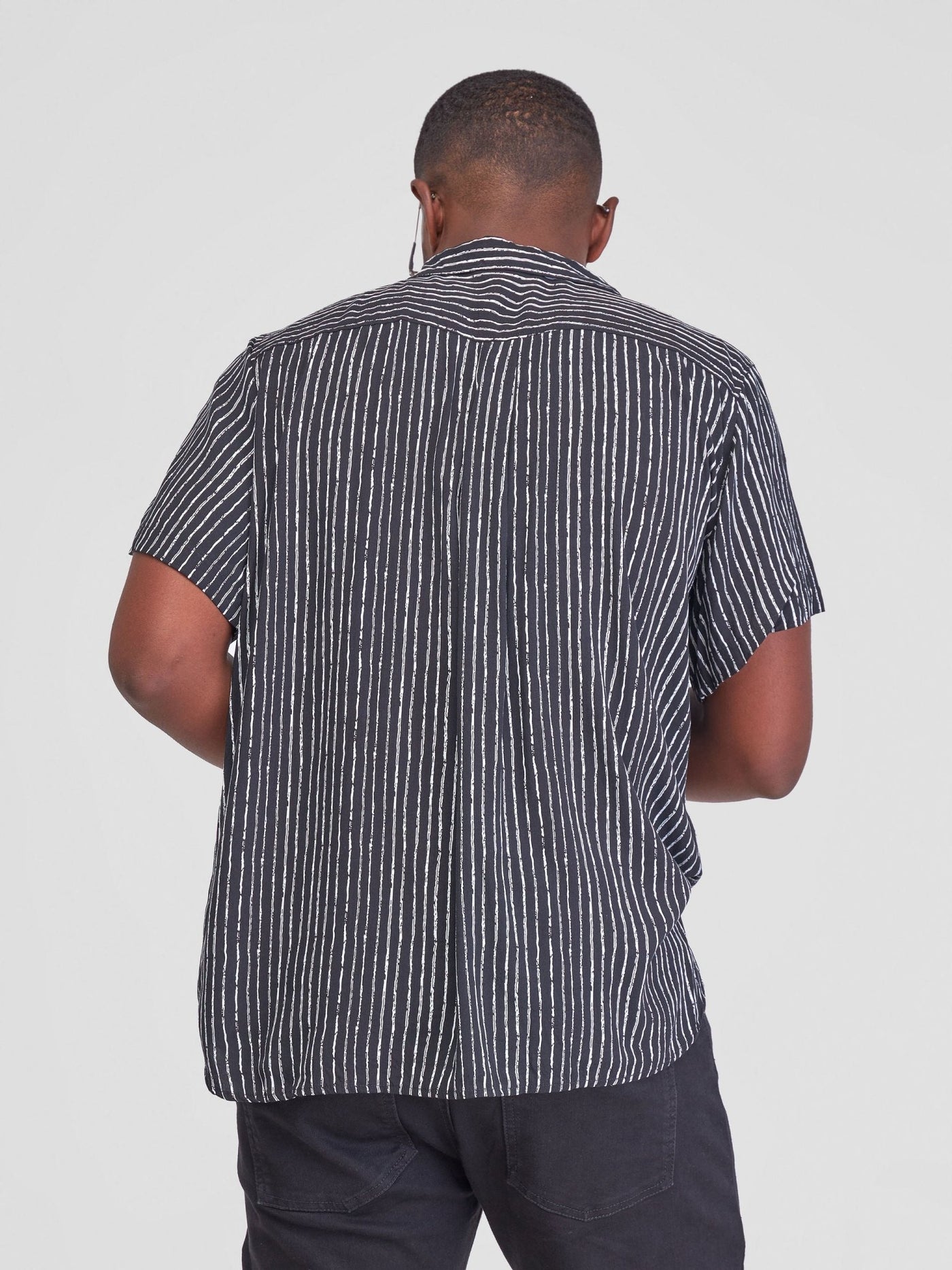 Zetu Men's Short Sleeved Button Up Irregular Lines Shirt - Black - Shopzetu